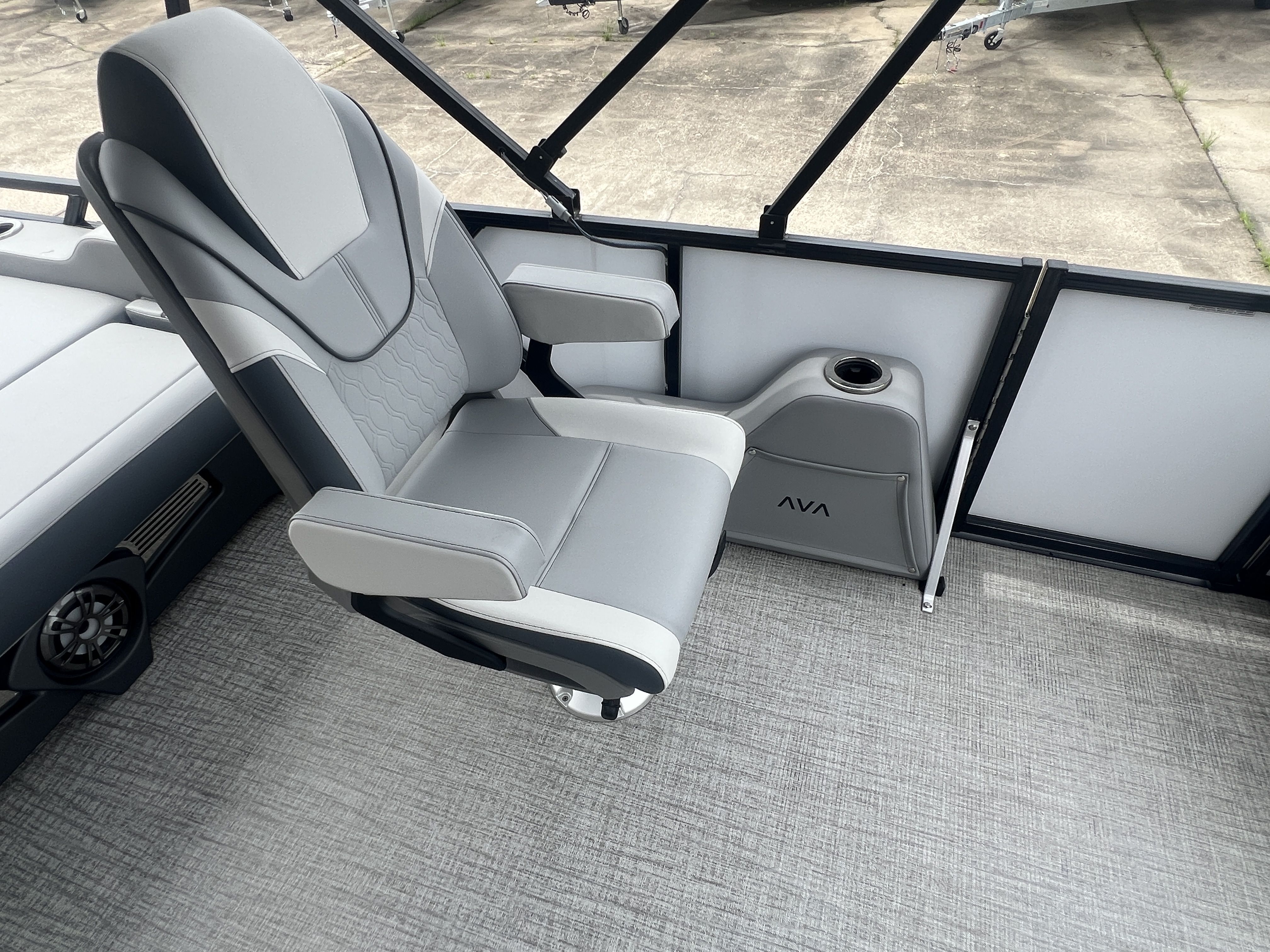 2025 Avalon LSZ Versatile Rear Bench - 23' - 18