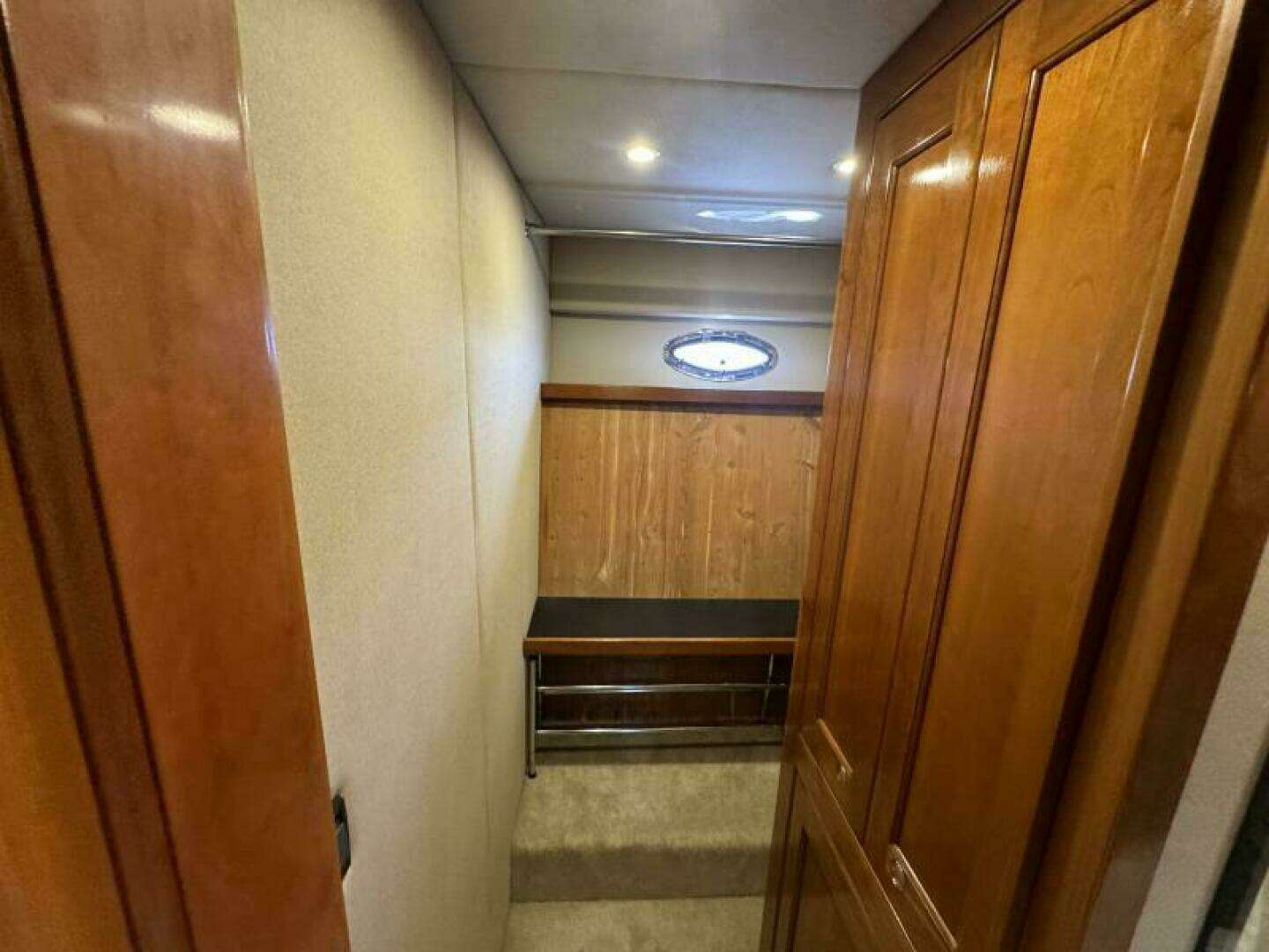 2003 Cruisers Yachts 540 Express - Image 22