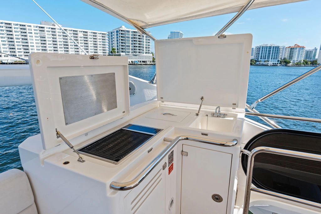 2016 Sunseeker 68 Sport Yacht - 14