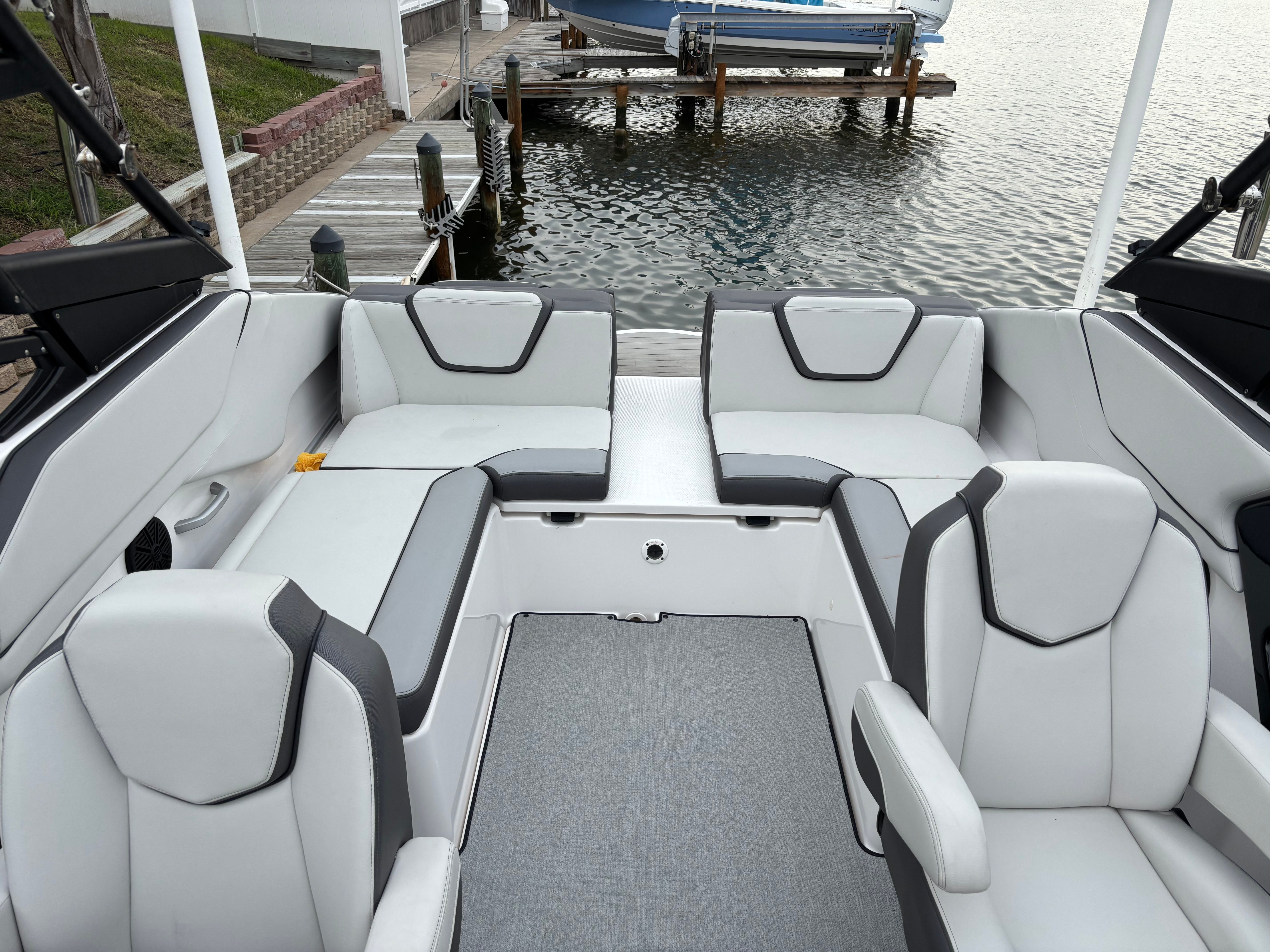 The image shows the interior of a Yamaha AR250 boat with gray and white seating.