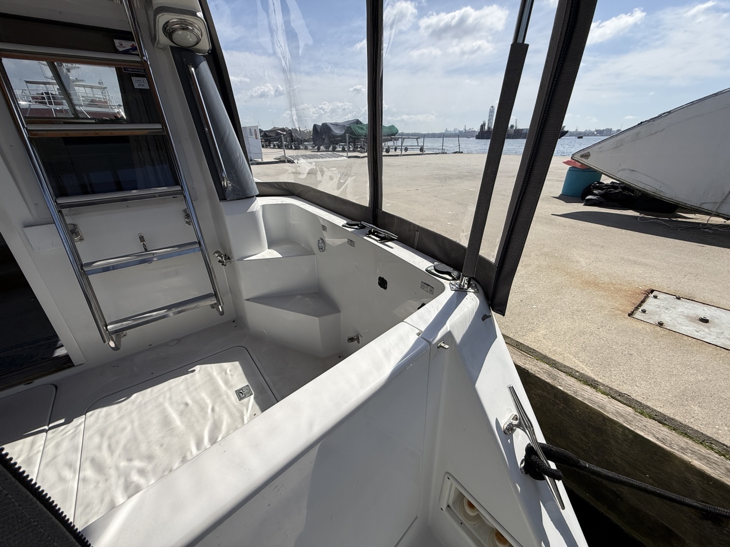 1996 Carver 370 Voyager - Image 30