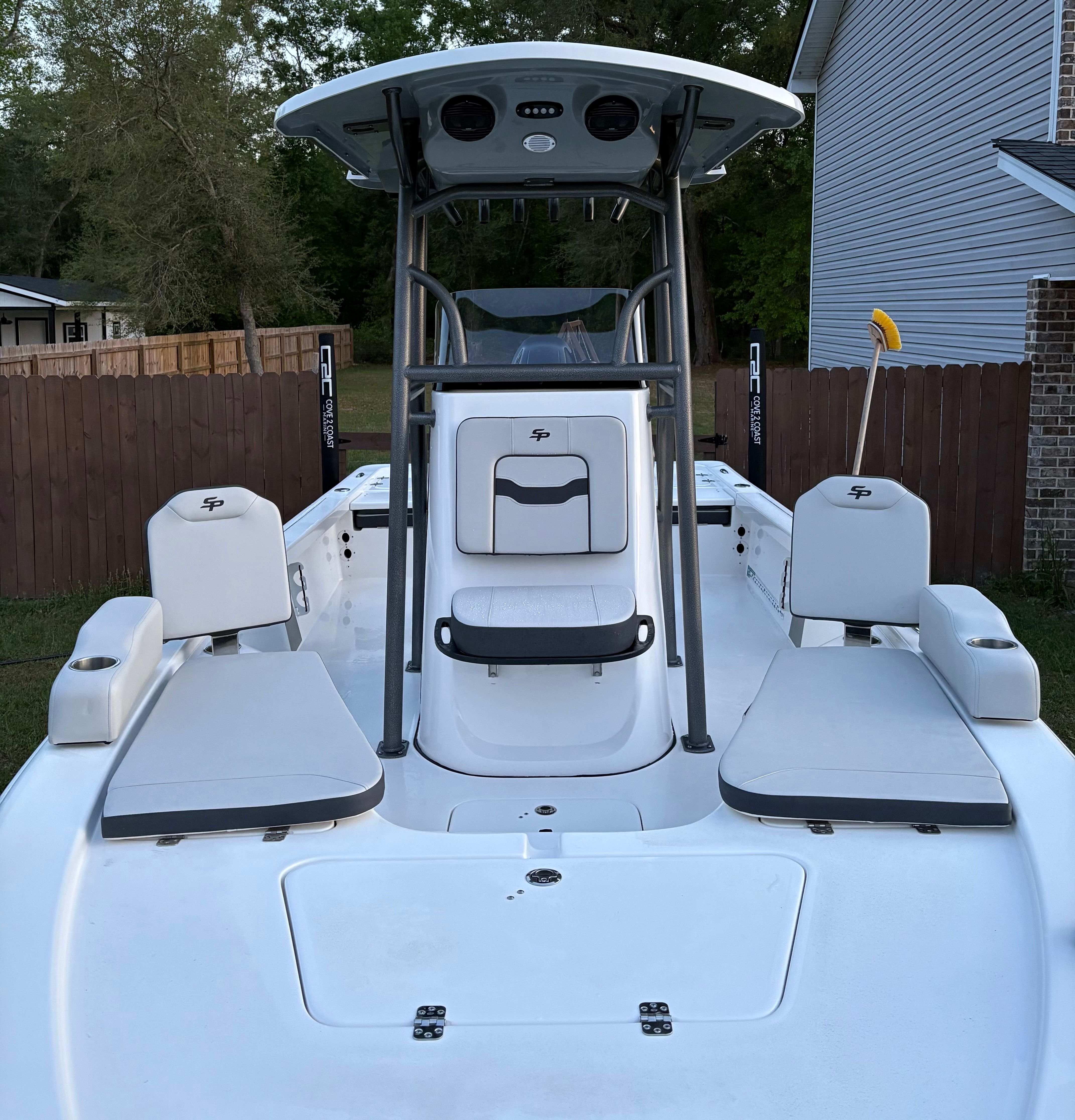2025 Sea Pro 230 Bay boat with modern features.