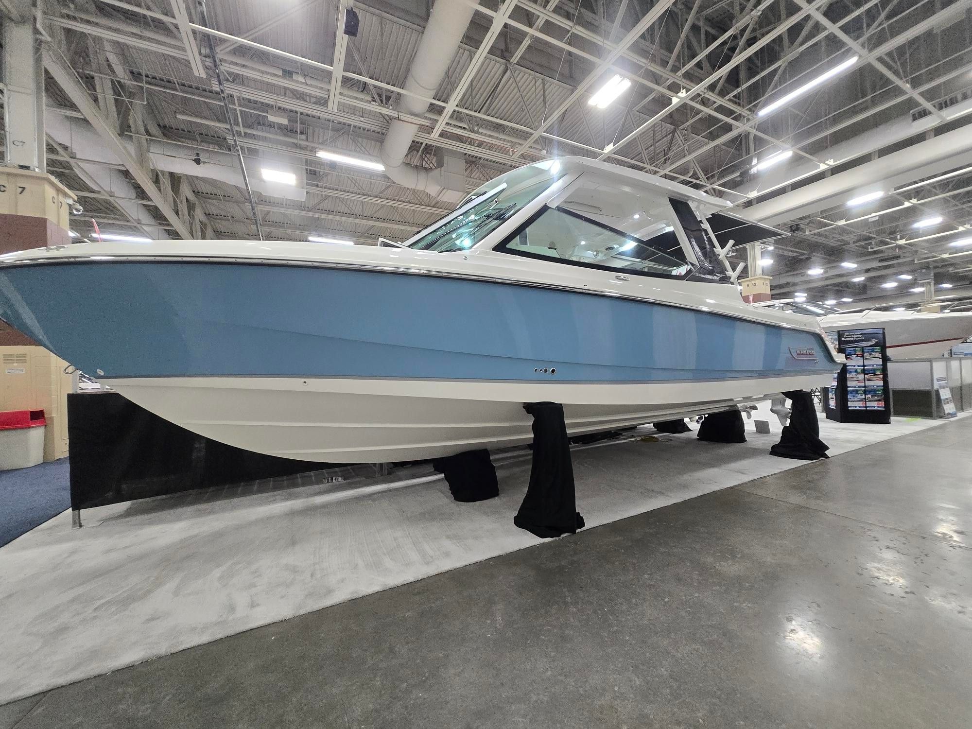 2026 Boston Whaler 330 Vantage - 3
