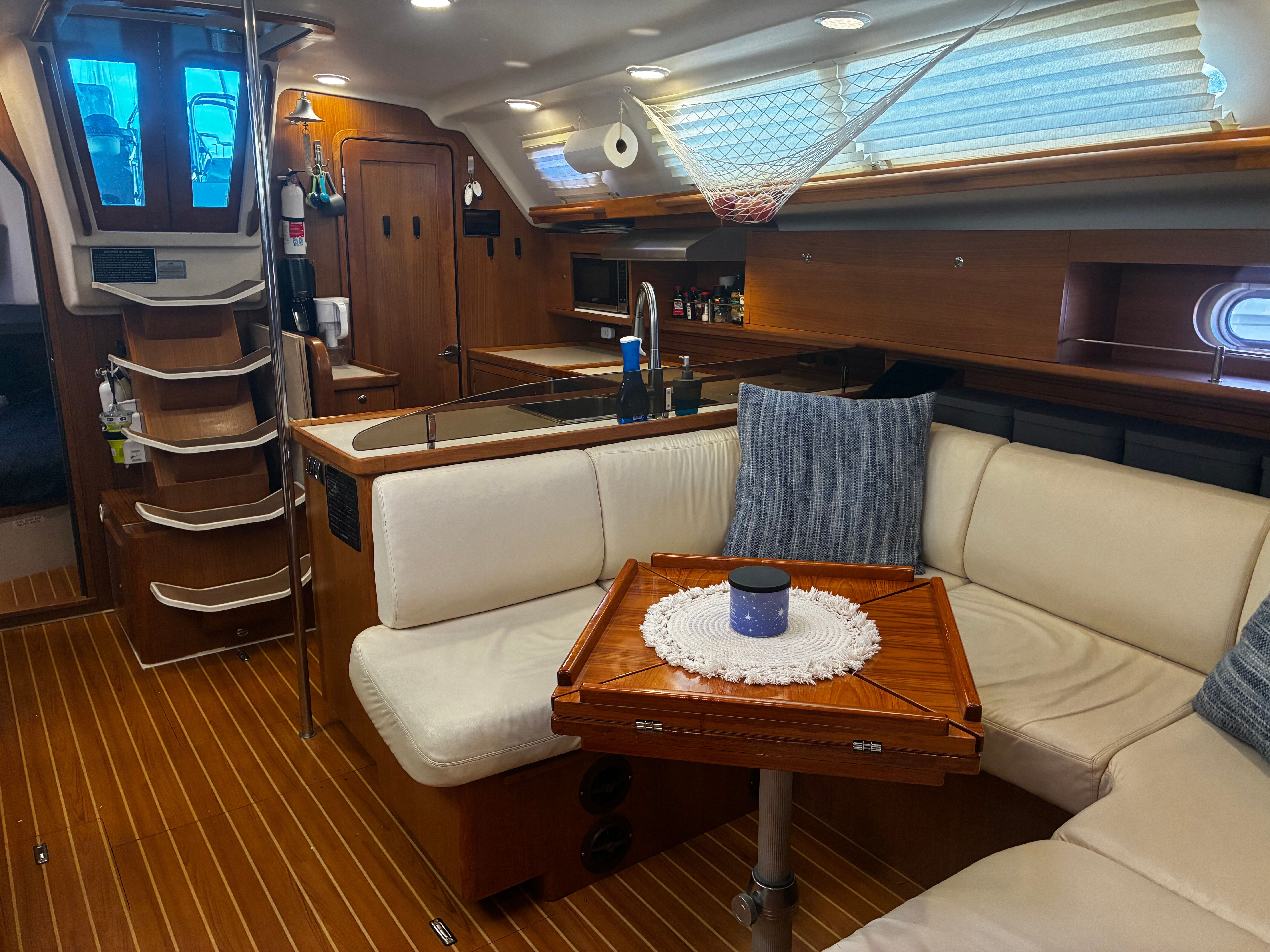 2011 Catalina 445 - 23