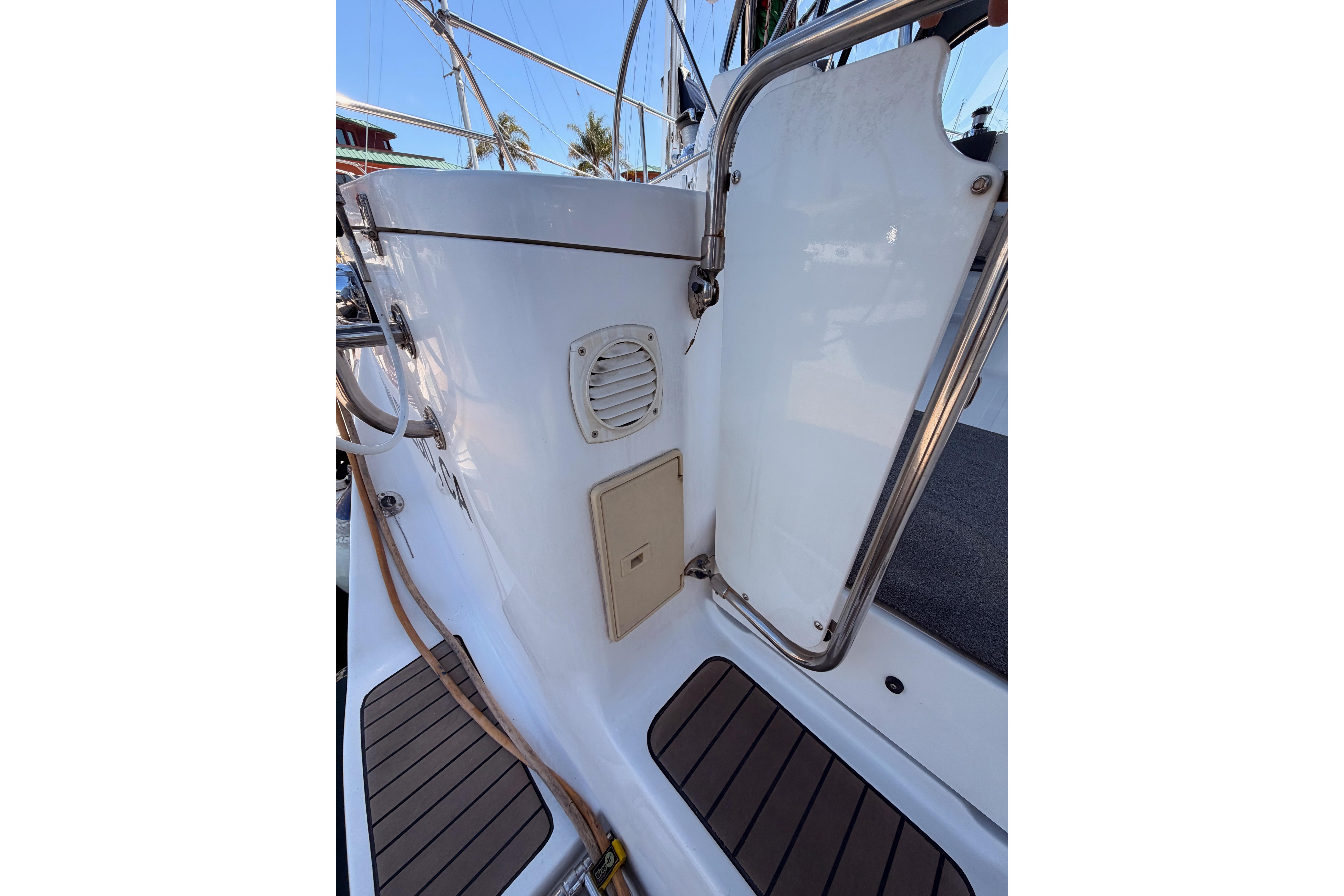2008 Hunter 45 Deck Salon yacht deck with railing and hatch details.