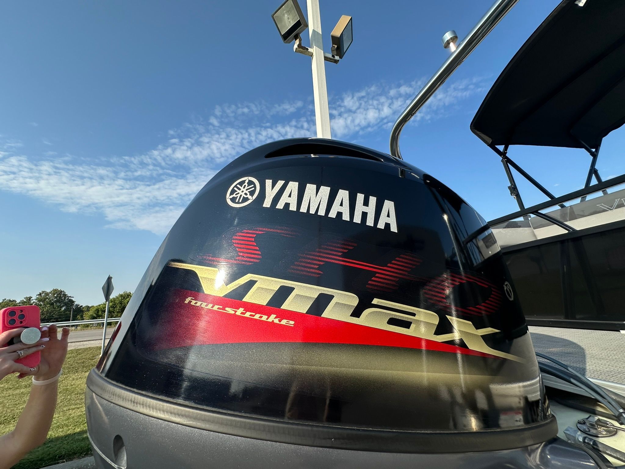 Yamaha Vmax outboard motor on Veranda Relax VR25VLB 2023 boat.