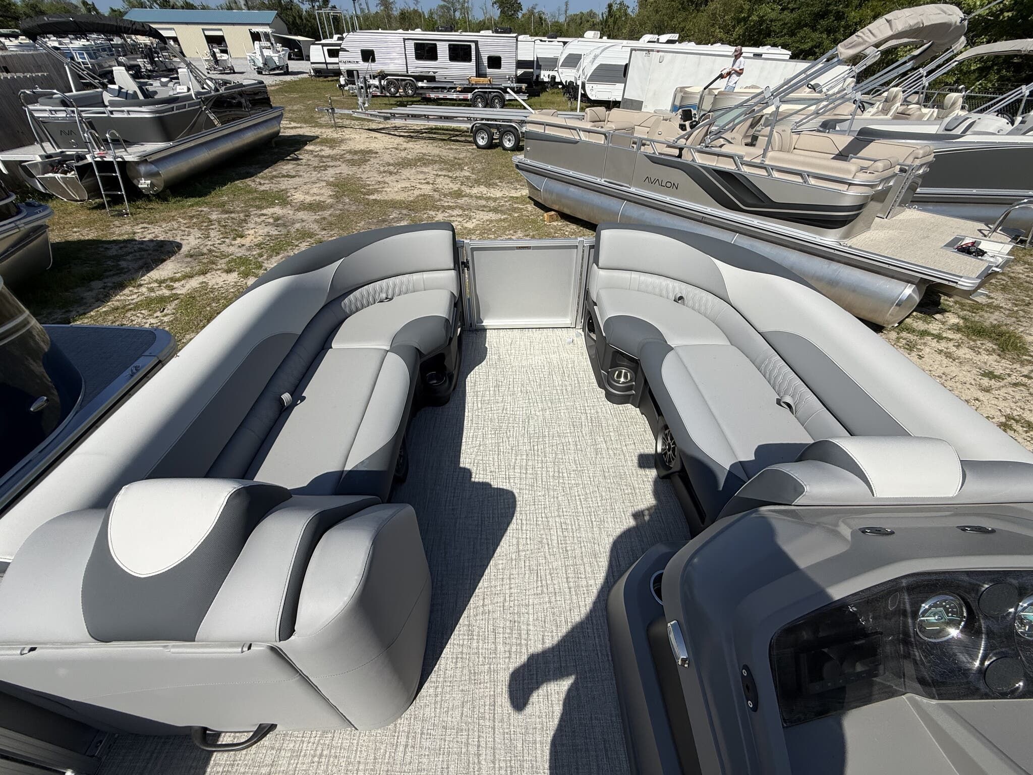 2026 Avalon LSZ 25 QUAD LOUNGER-TRITOON 200HP - 7