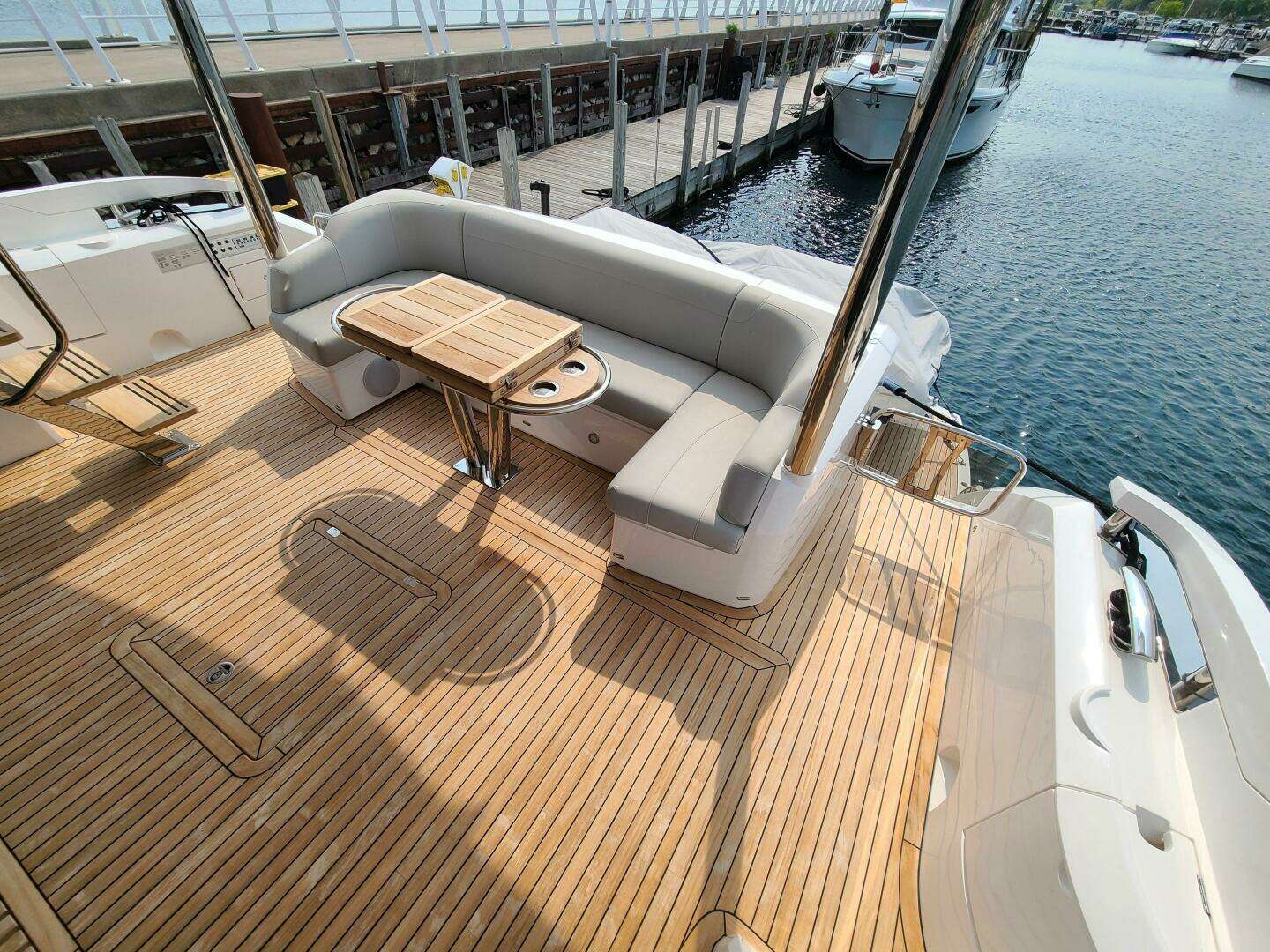 2023 Sunseeker 68 Manhattan - Image 3