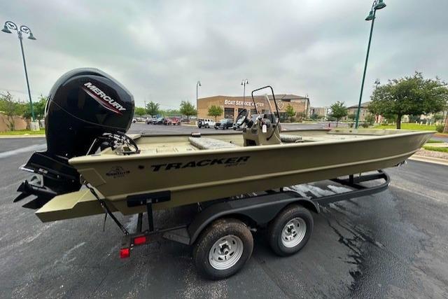 2026 Tracker Grizzly 2072 CC