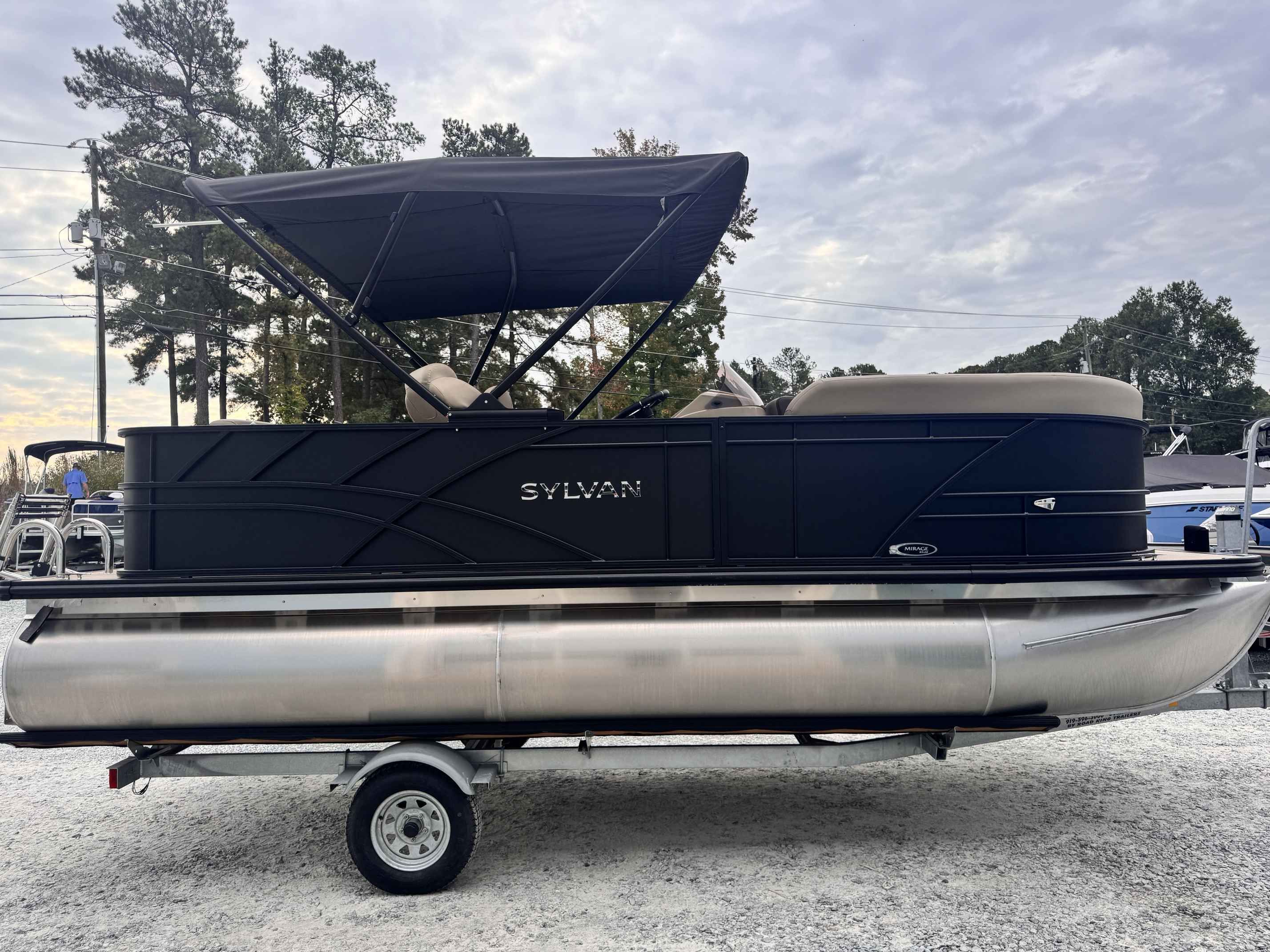 2026 Sylvan Mirage Cruise 8520 CRS - 2