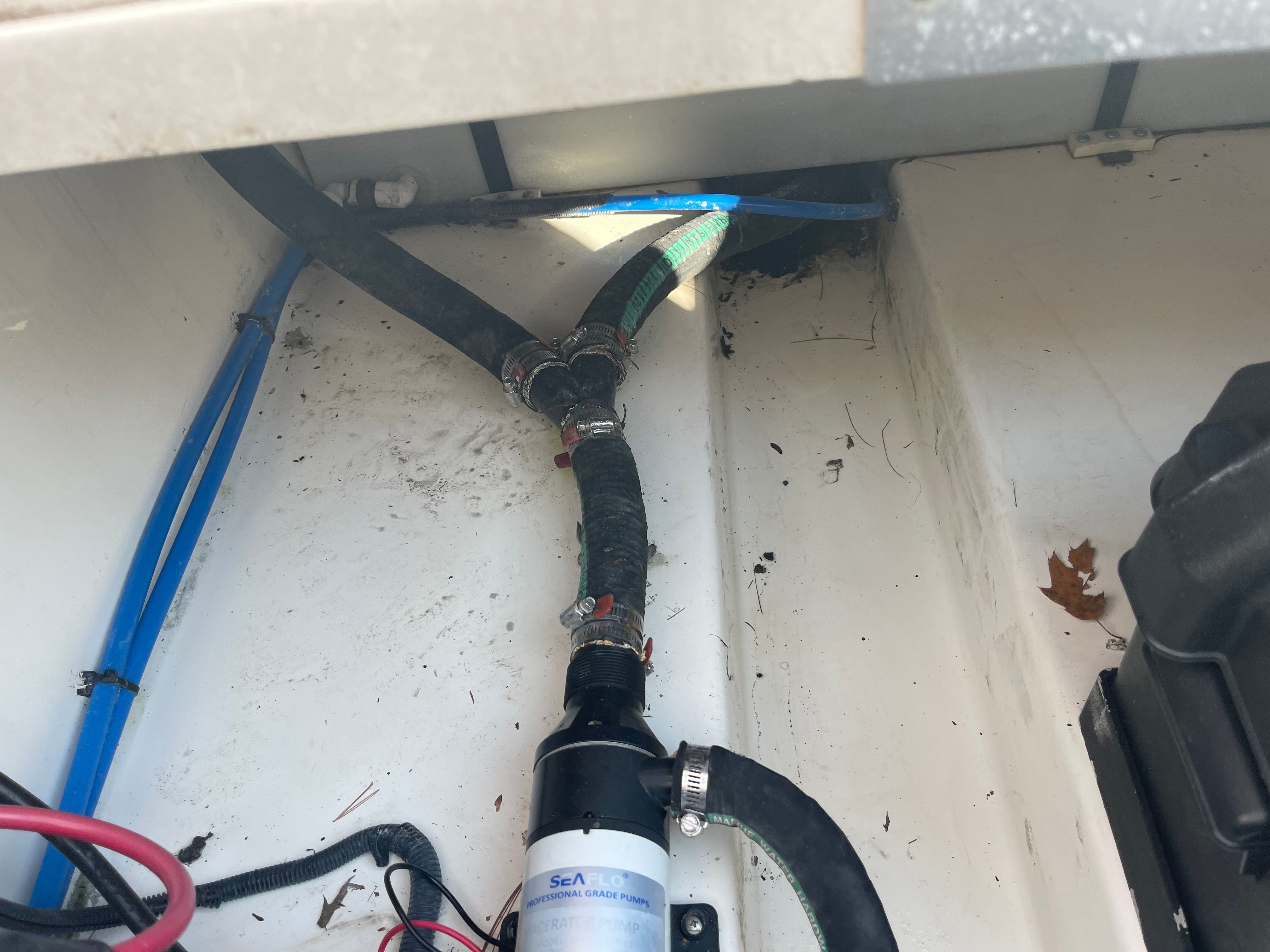 Interior of a 2001 Boston Whaler 26 Conquest with hoses and pump.