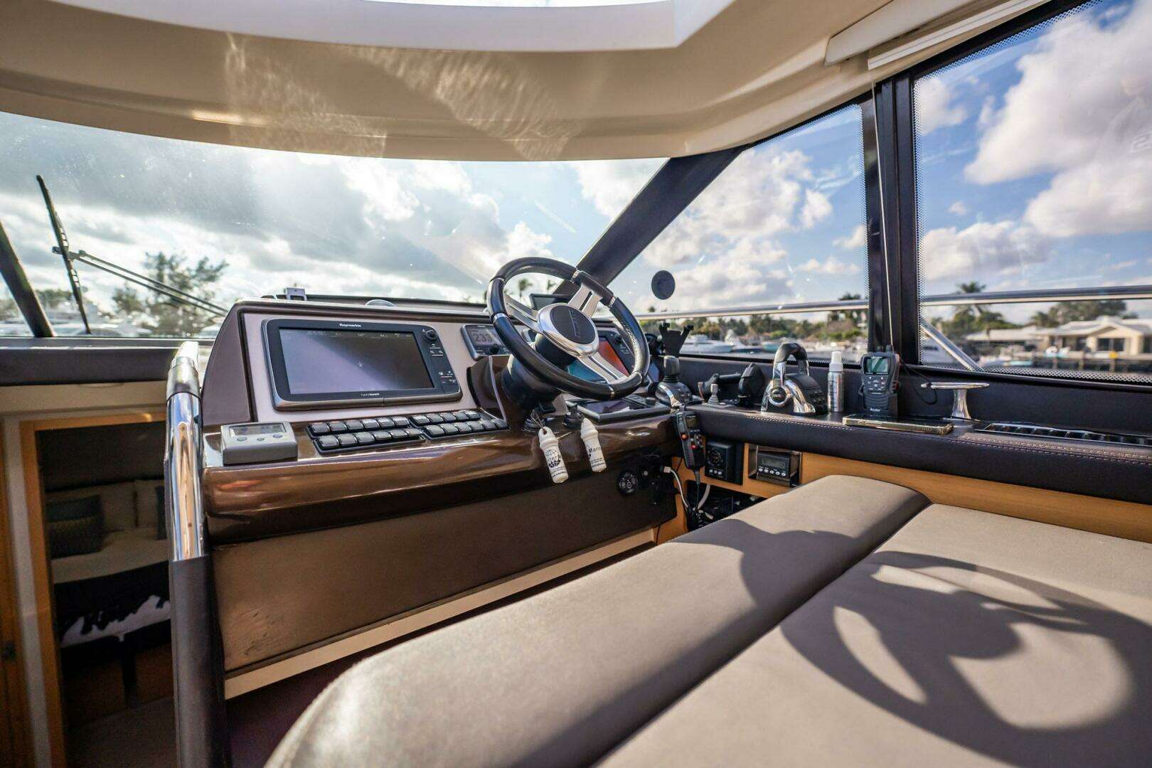 2013 Prestige 500 S - Image 43