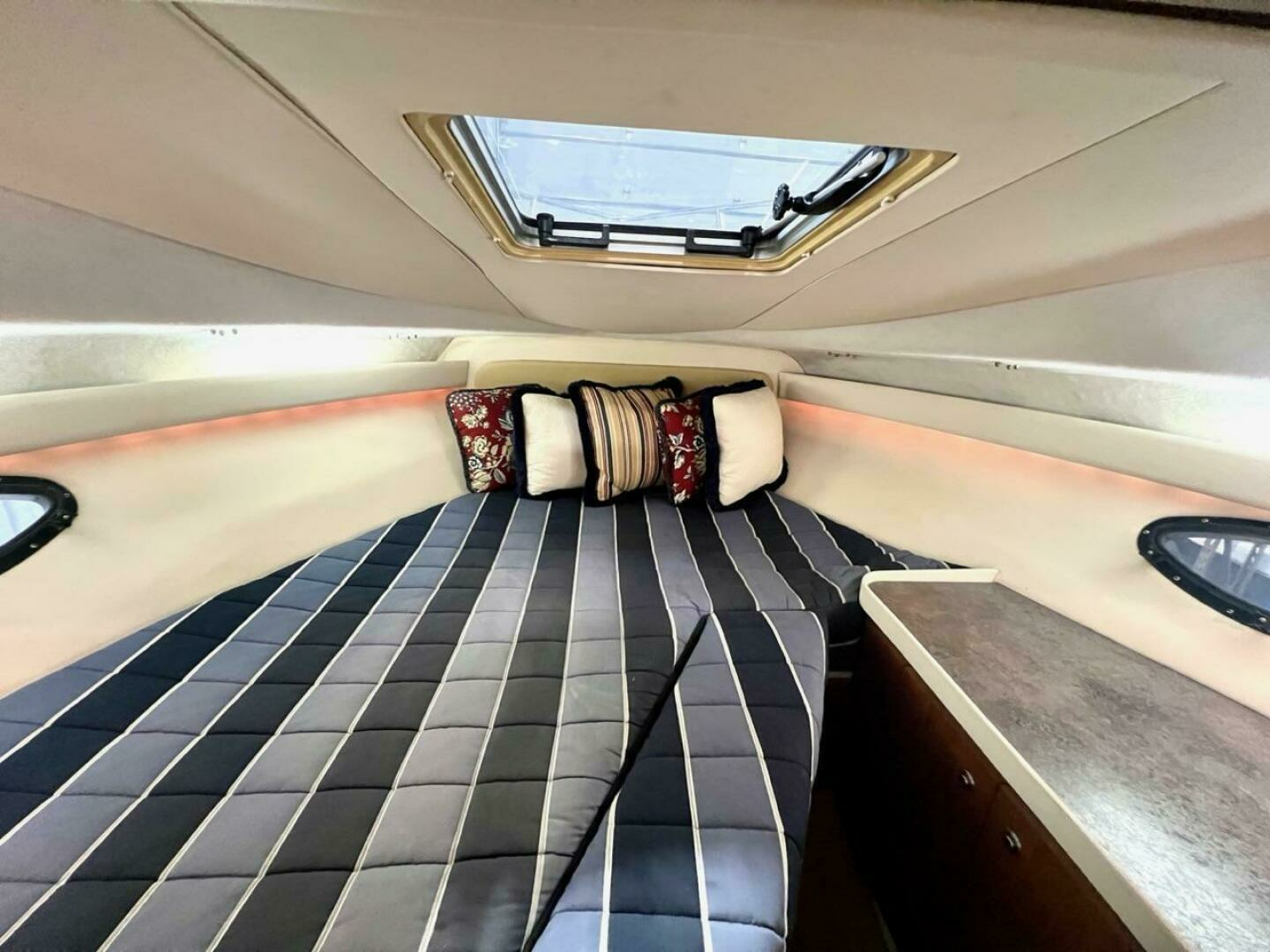 1988 Tiara Sport 310 Sport Cruiser - Image 4