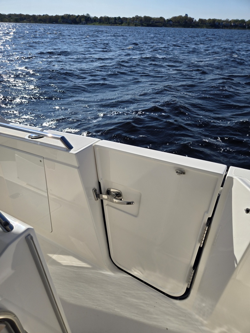 2024 Tiara Yachts 38 LS - Image 17