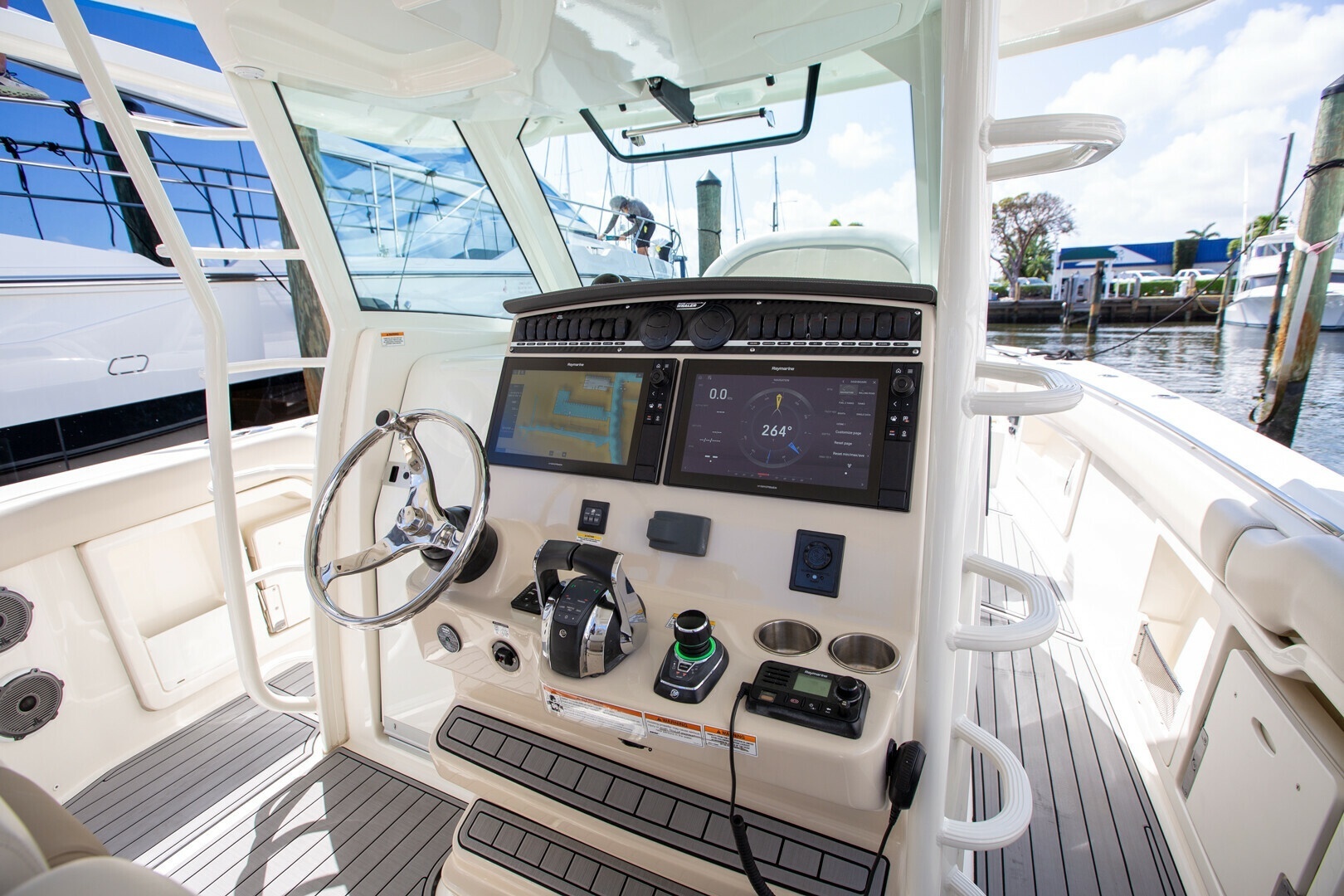 2019 Boston Whaler 380 Outrage - Image 5