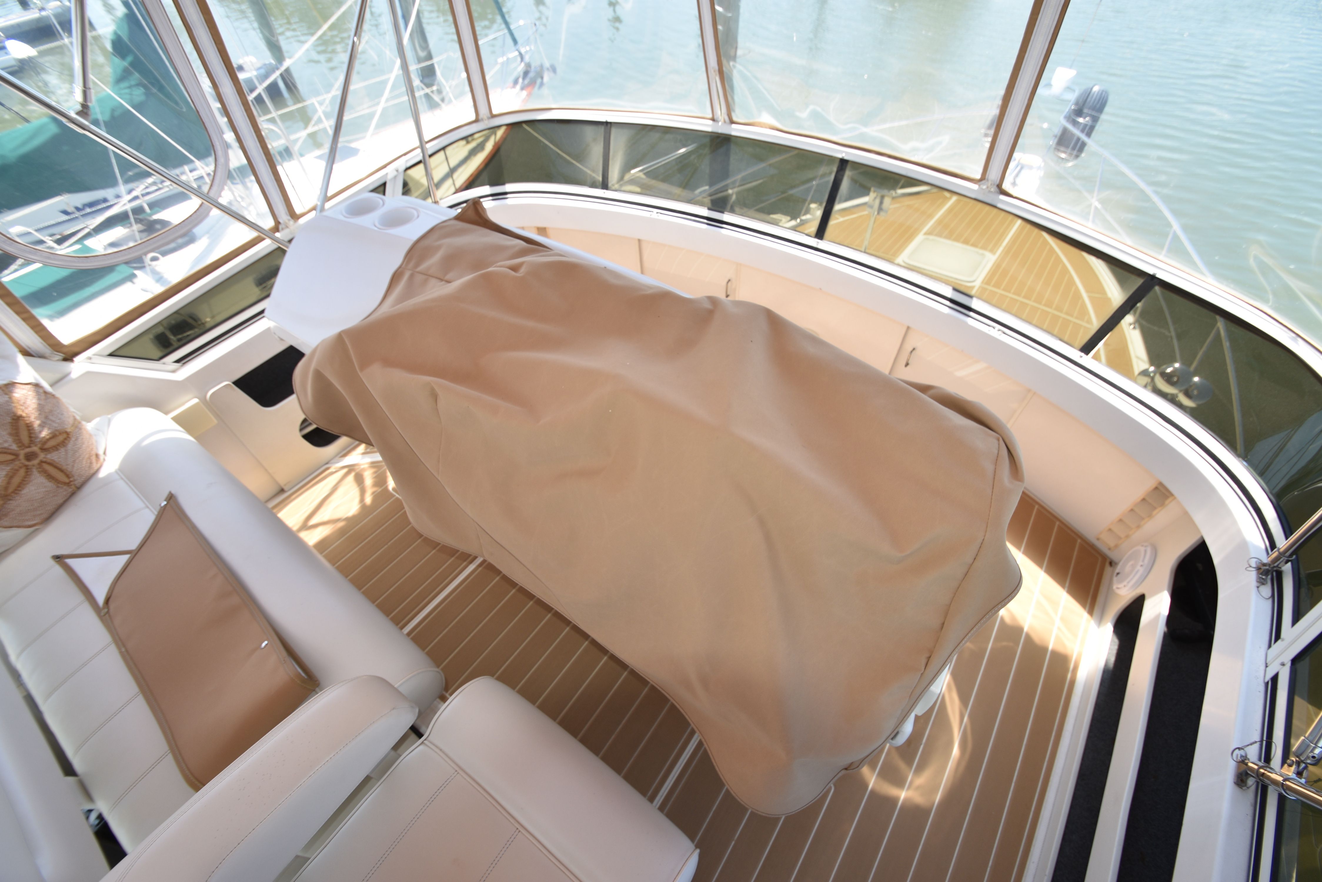 2001 Carver 356 MOTORYACHT - 14