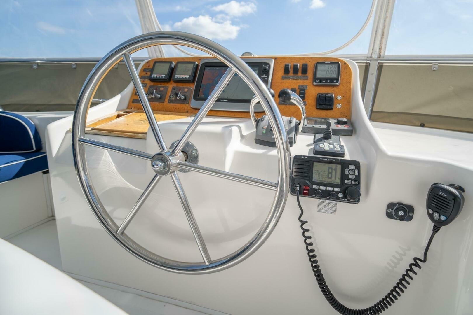 2007 Ocean Alexander 52 Sedan - Image 12