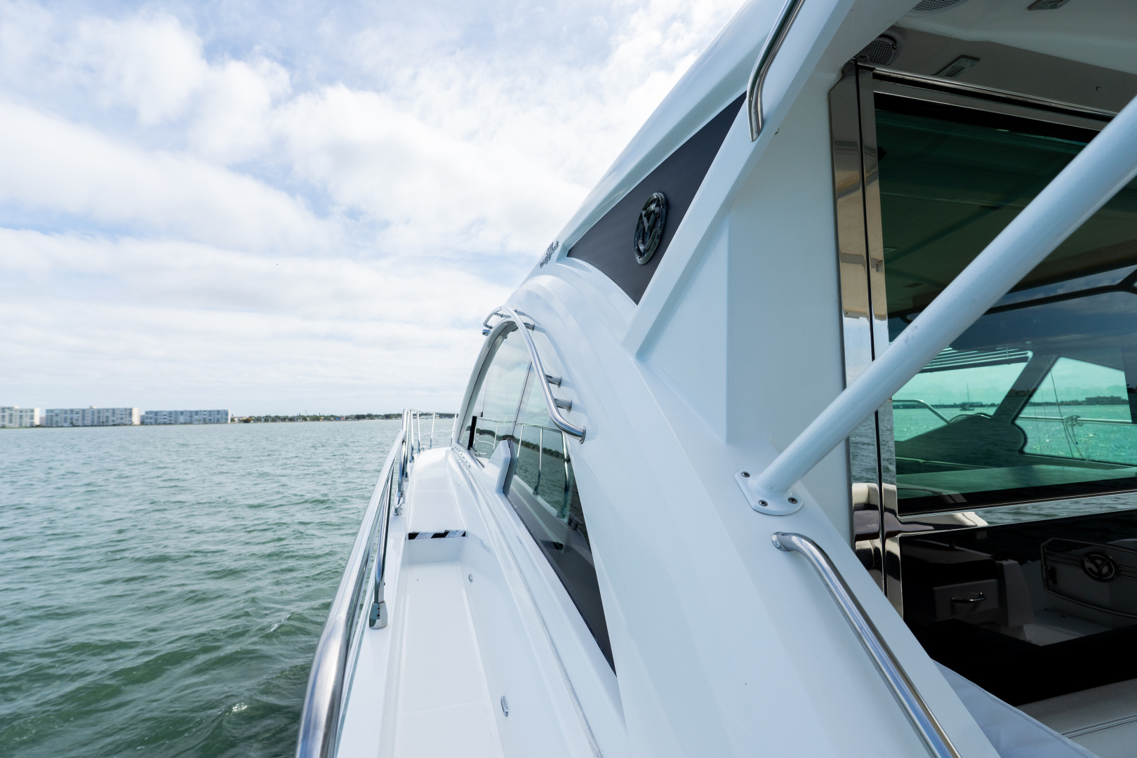 2018 Cruisers Yachts 50 CANTIUS - Image 28