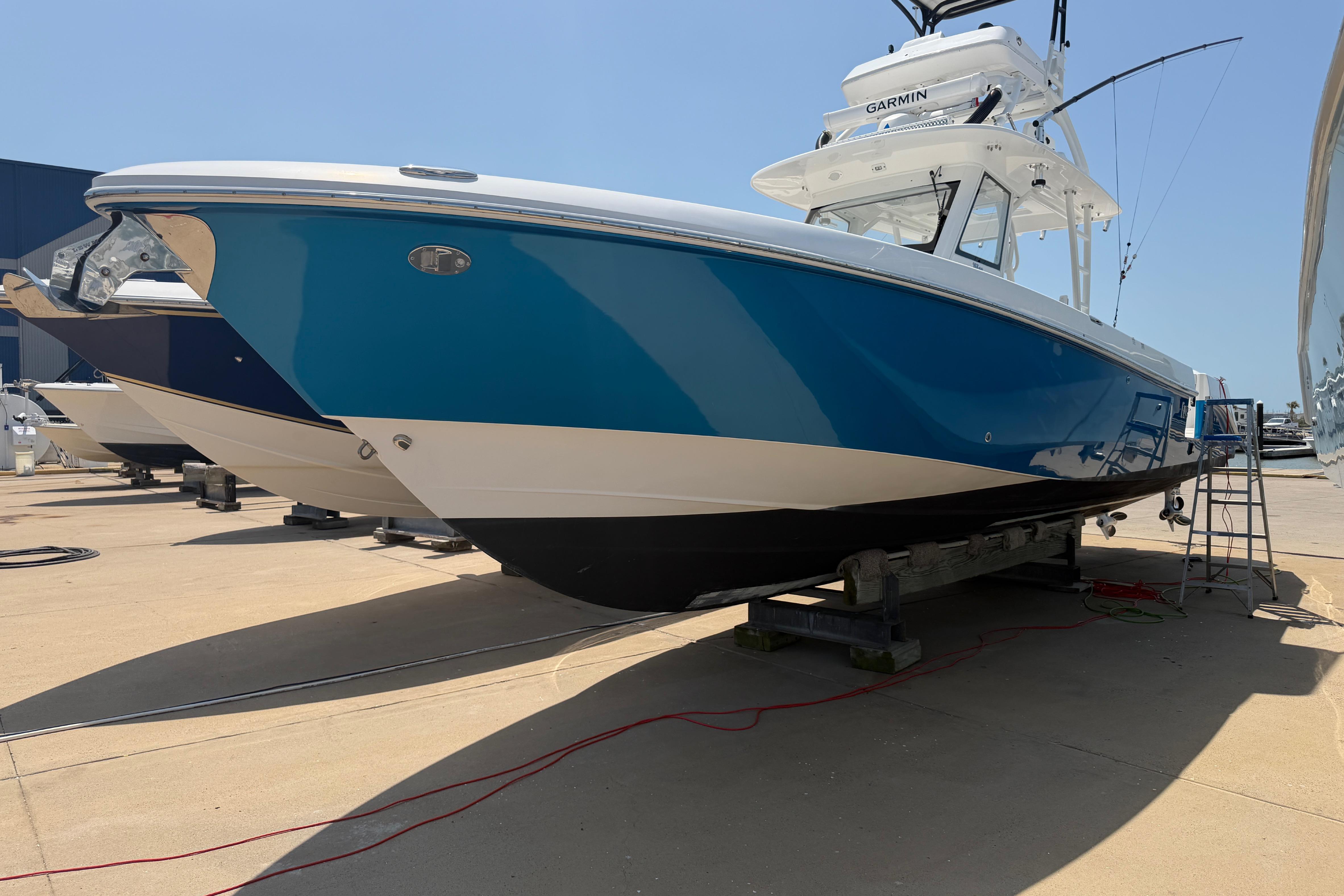 2018 Everglades 355 Center Console
