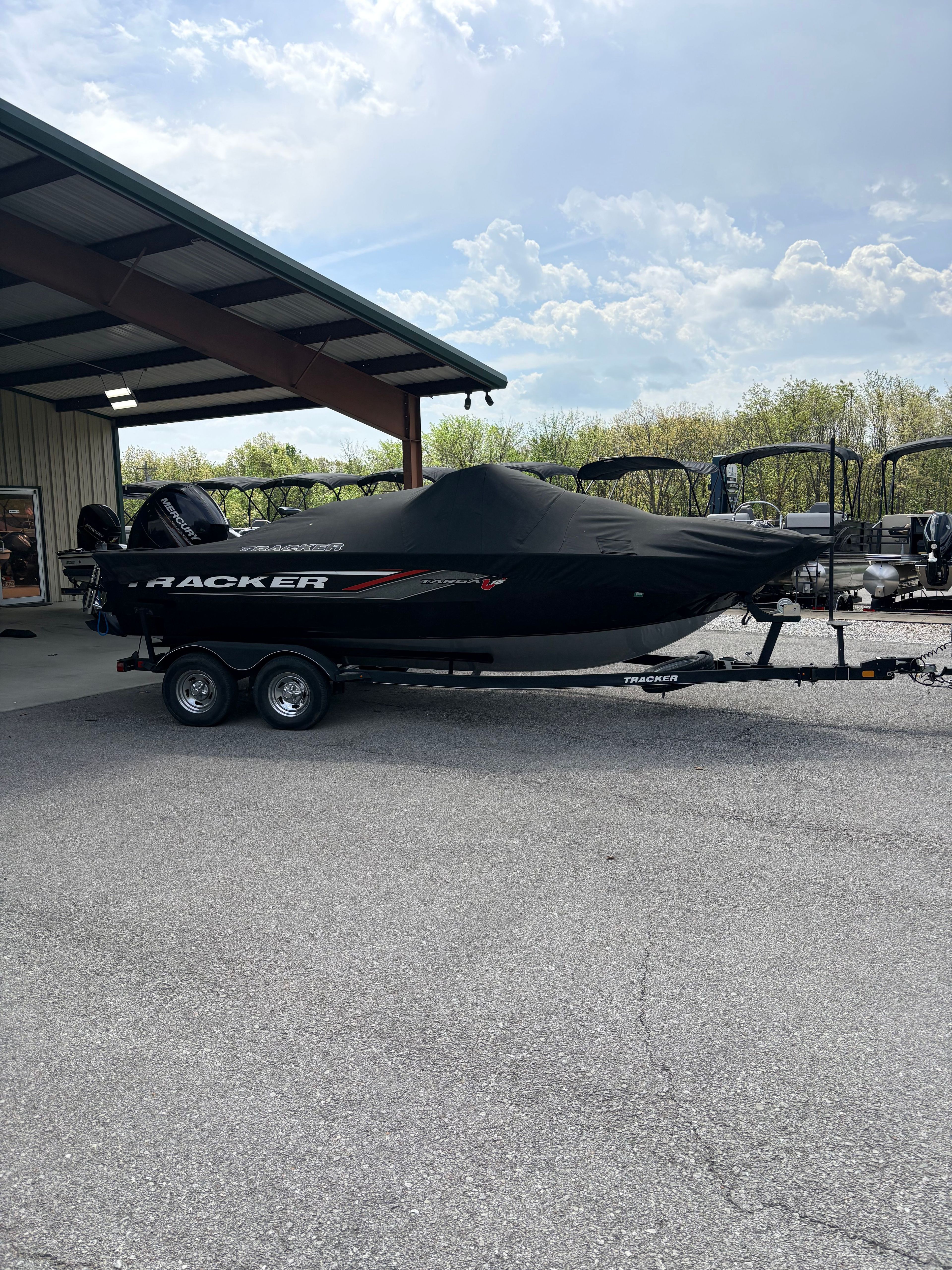 2017 Tracker Targa V-18 Combo