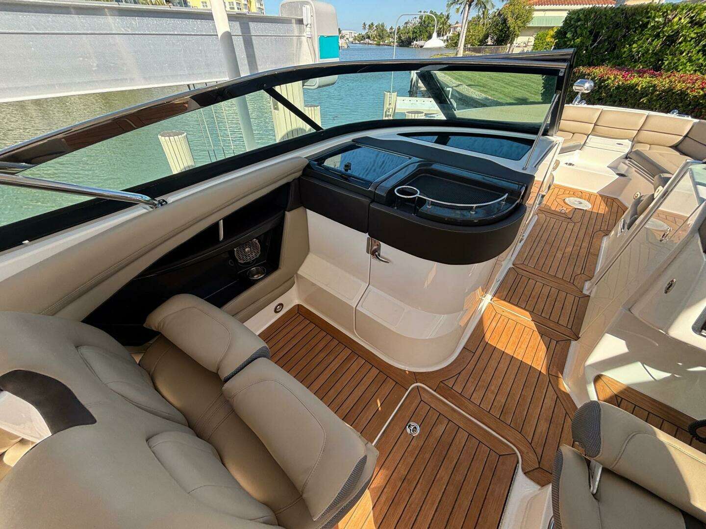 2016 Sea Ray 350 SLX - Image 18