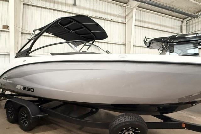 2026 Yamaha Boats AR250