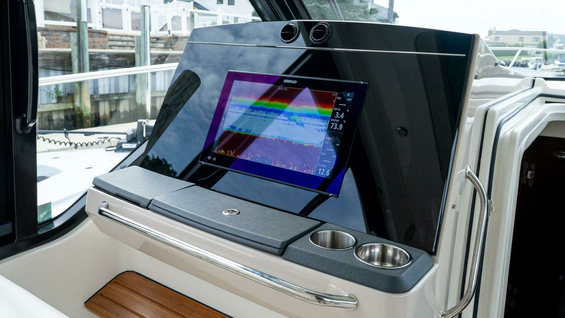 2024 Boston Whaler 405 Conquest - Image 47