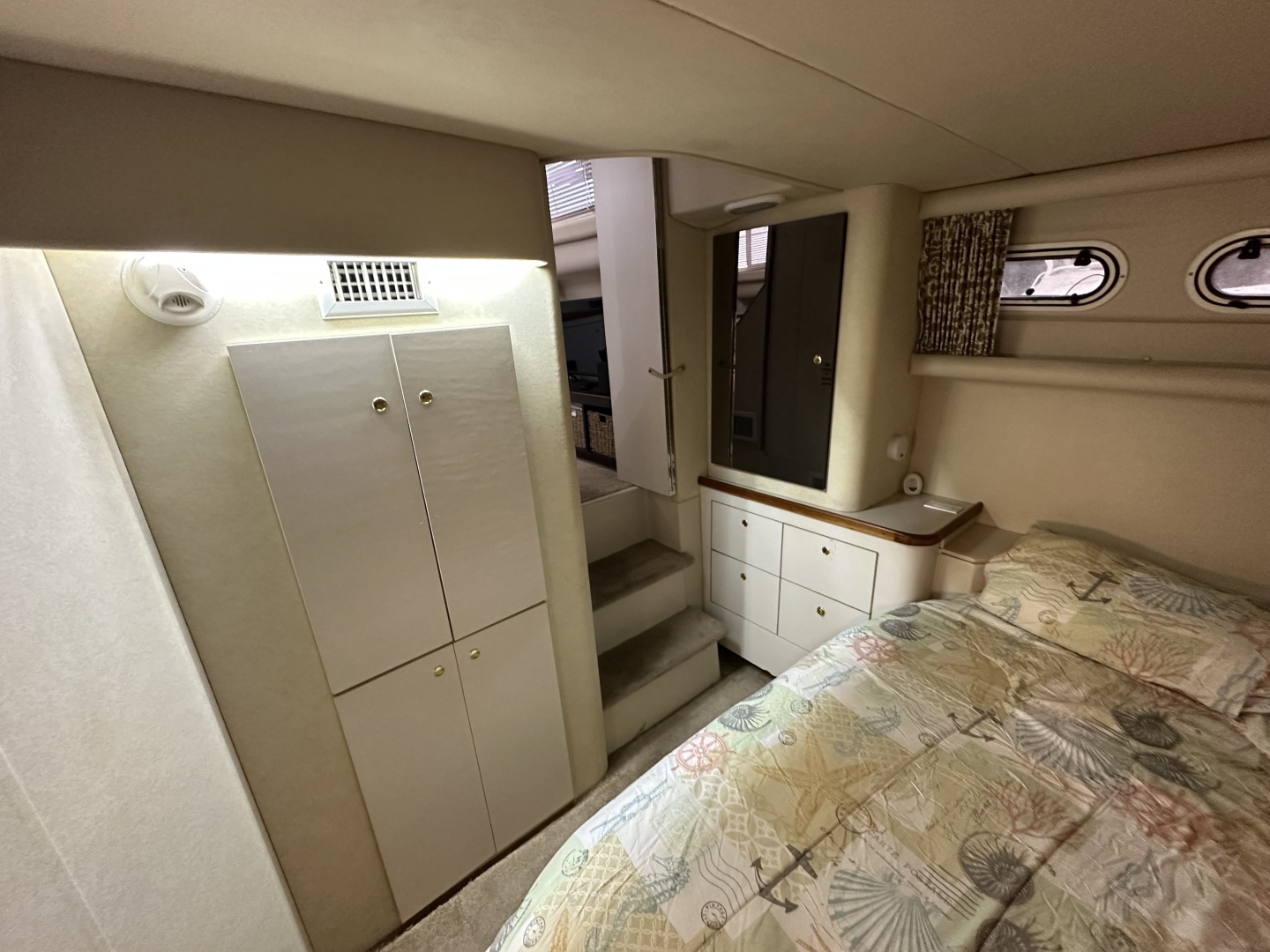 1998 Cruisers Yachts 3650 Aft Cabin - Image 57