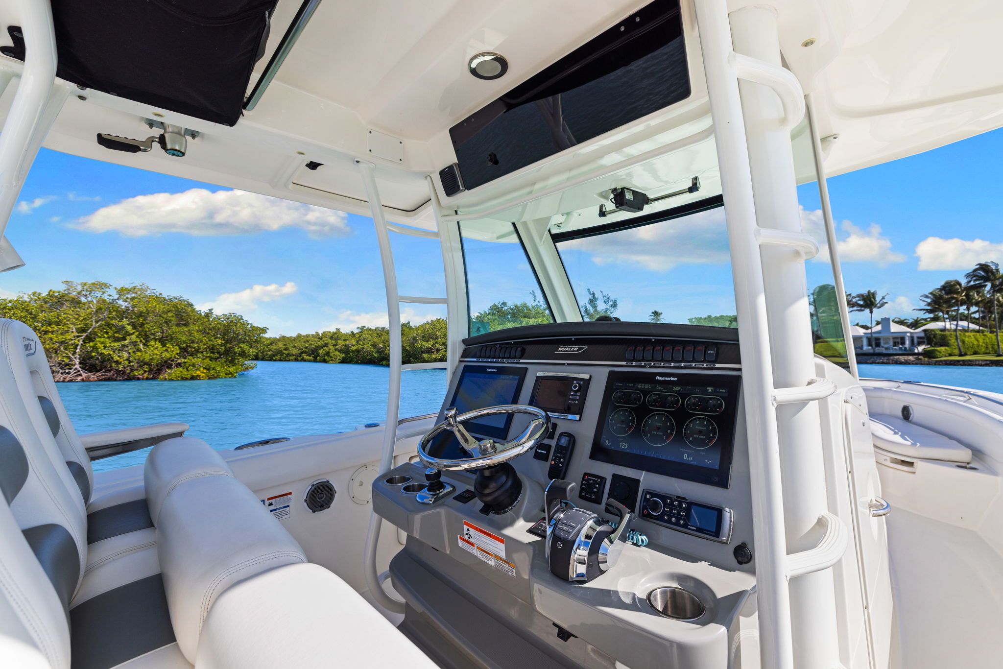 2014 Boston Whaler 350 Outrage - 27