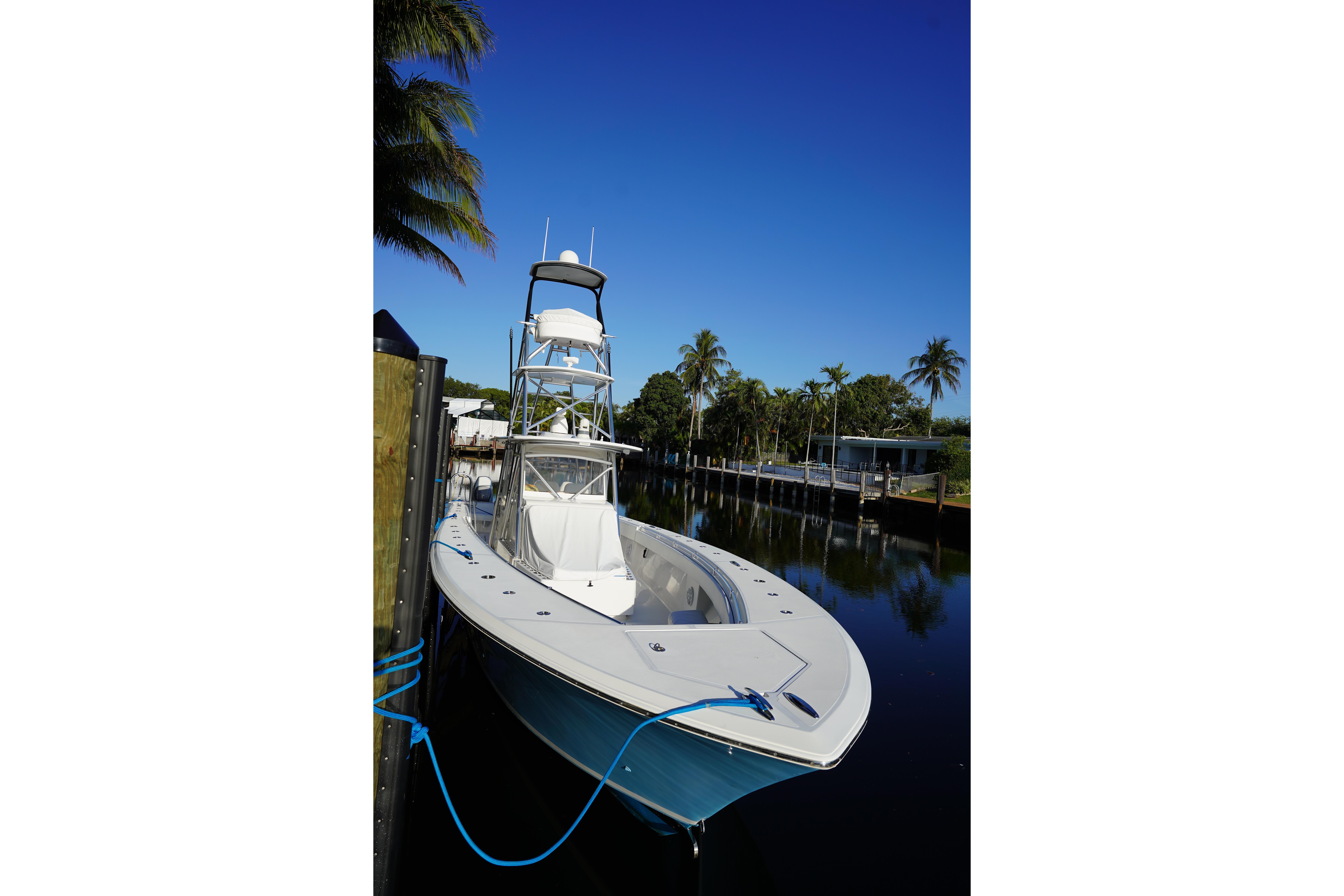 2014 SeaHunter 45 Tournament boat docked by palm trees under clear blue sky.