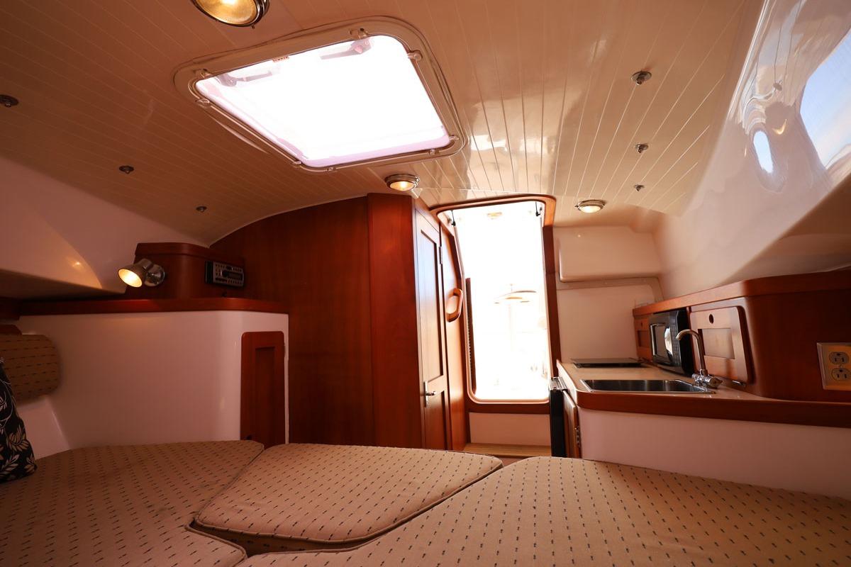 SIDEKICK, 2007 Hunt Yachts Surfhunter 29