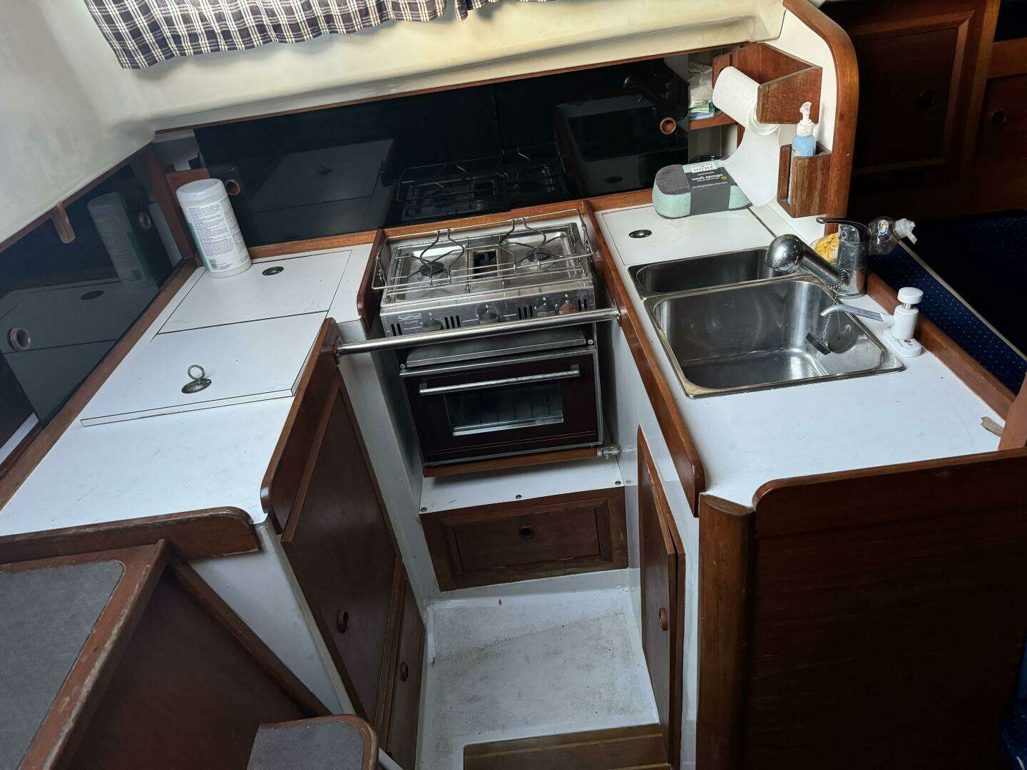 1985 Sadler 34 - Image 25