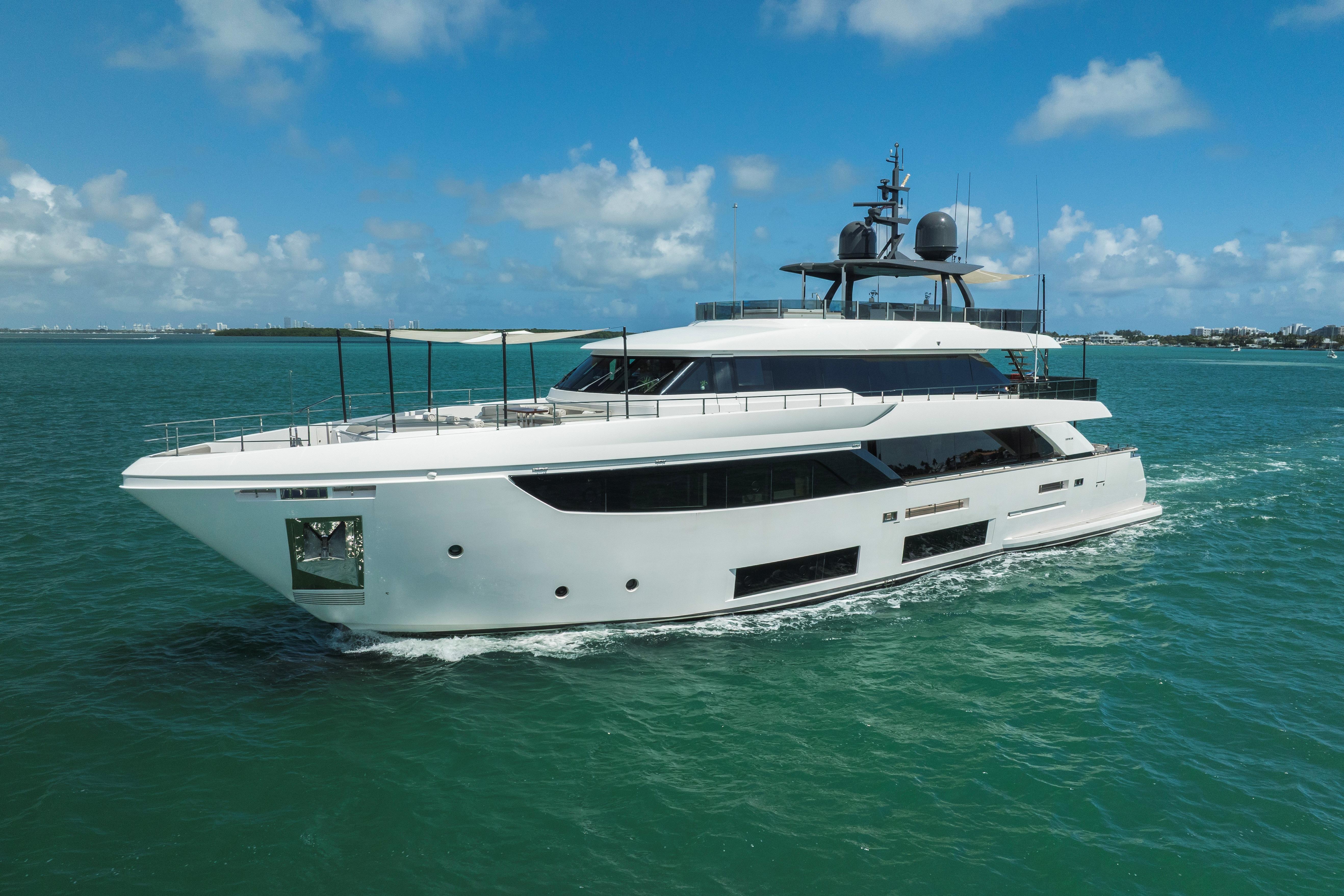 2023 Custom Line Navetta 33