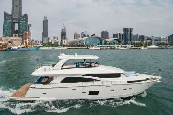 2027 Johnson Flybridge w/Hydraulic Platform