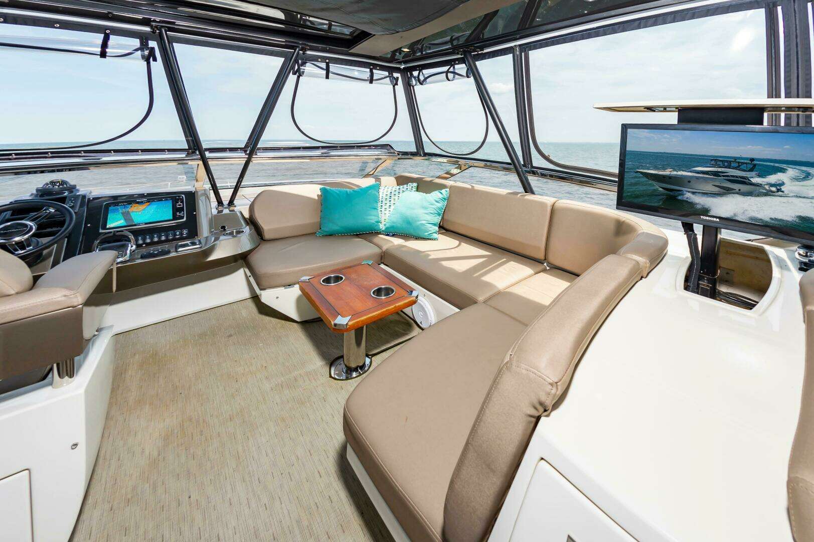 2013 Marquis 63 Sport Yacht - Image 12