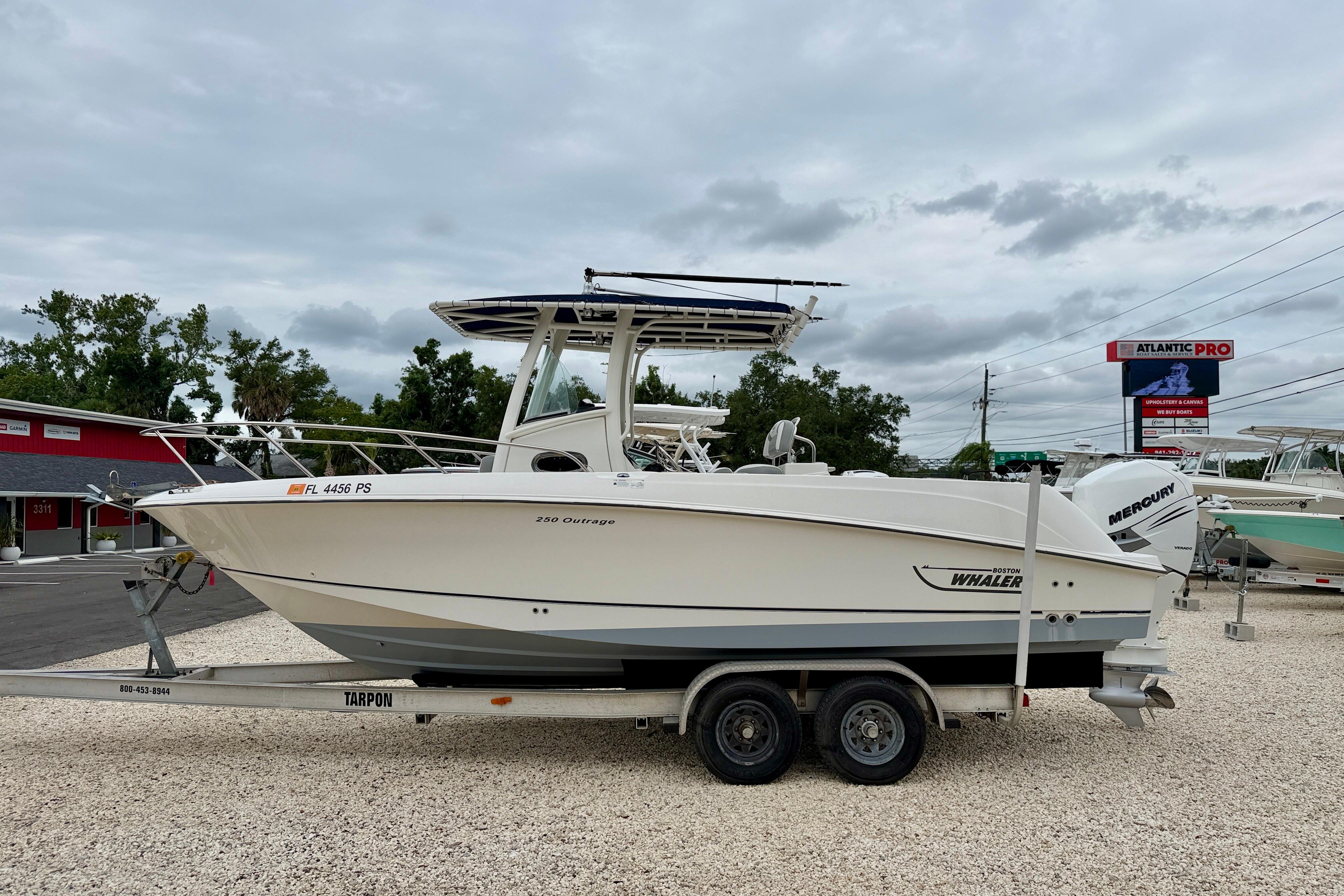 2014 Boston Whaler 250 Outrage