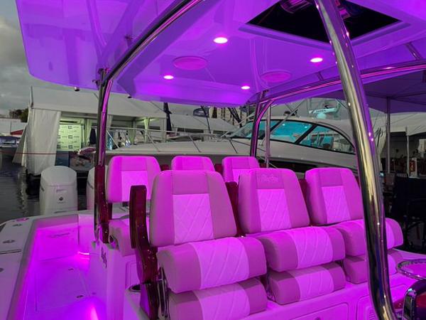 2026 Mag Bay 43 Center Console - 62
