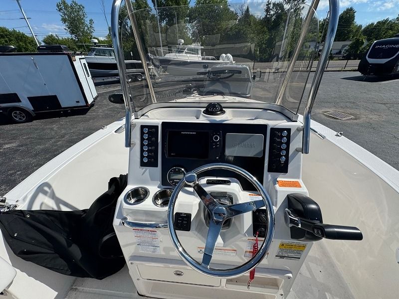 2023 Robalo R180 Center Console - 8