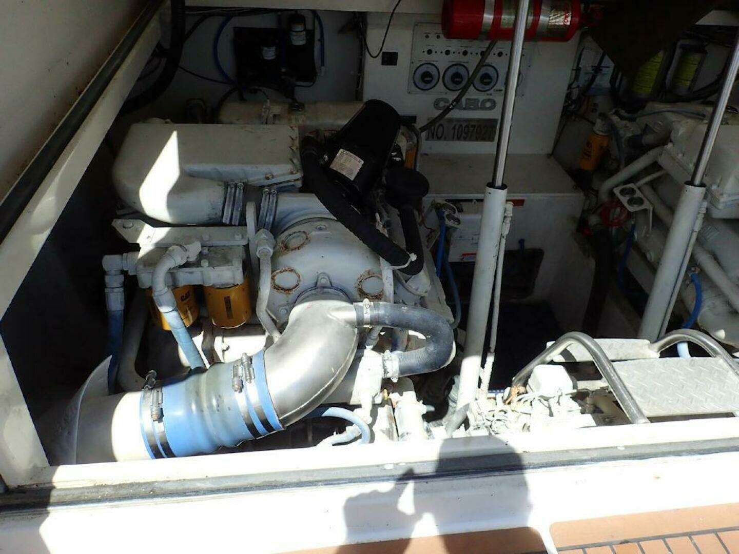 2000 Cabo 35 Express - Image 29