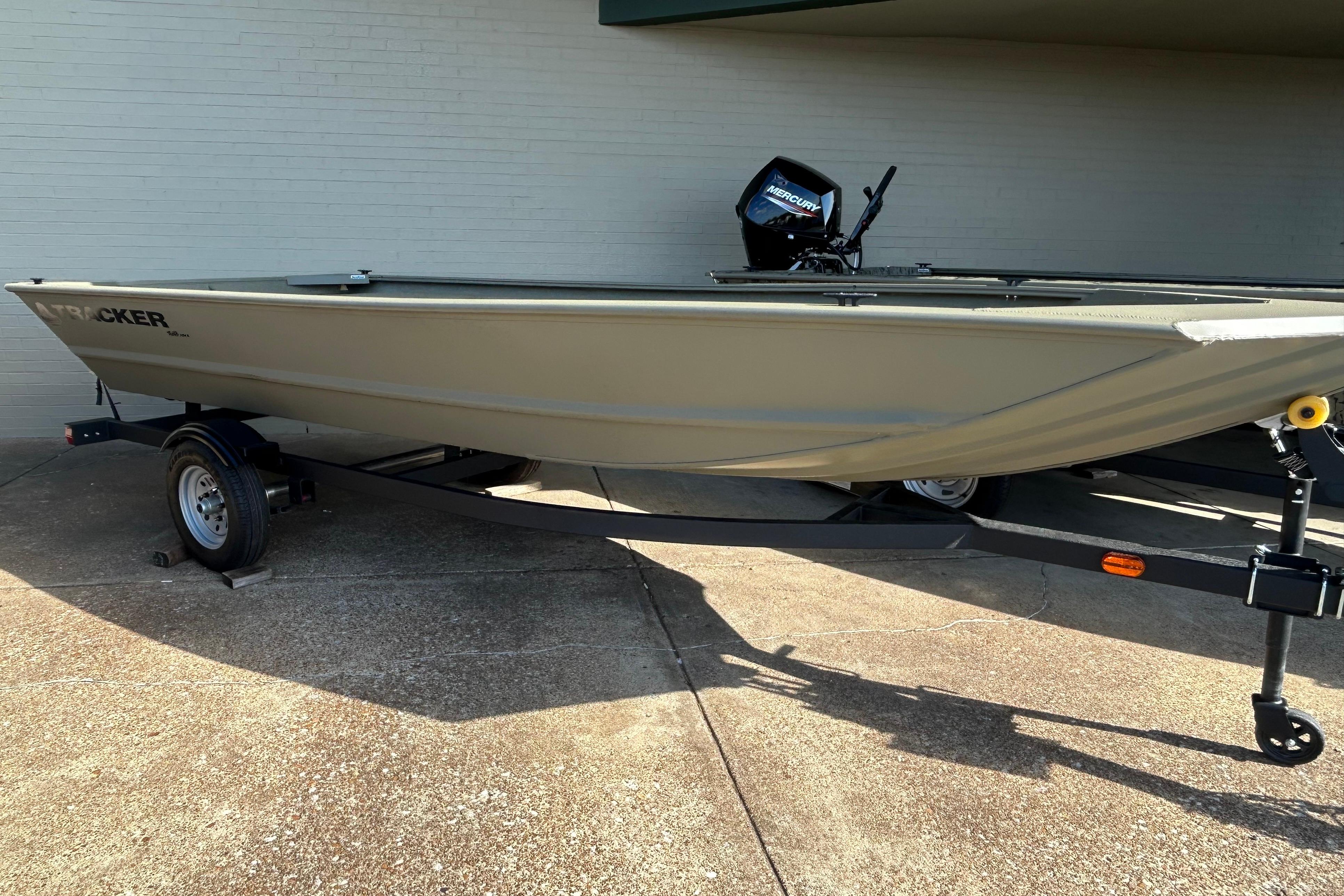 2026 Tracker Grizzly 1648 Utility