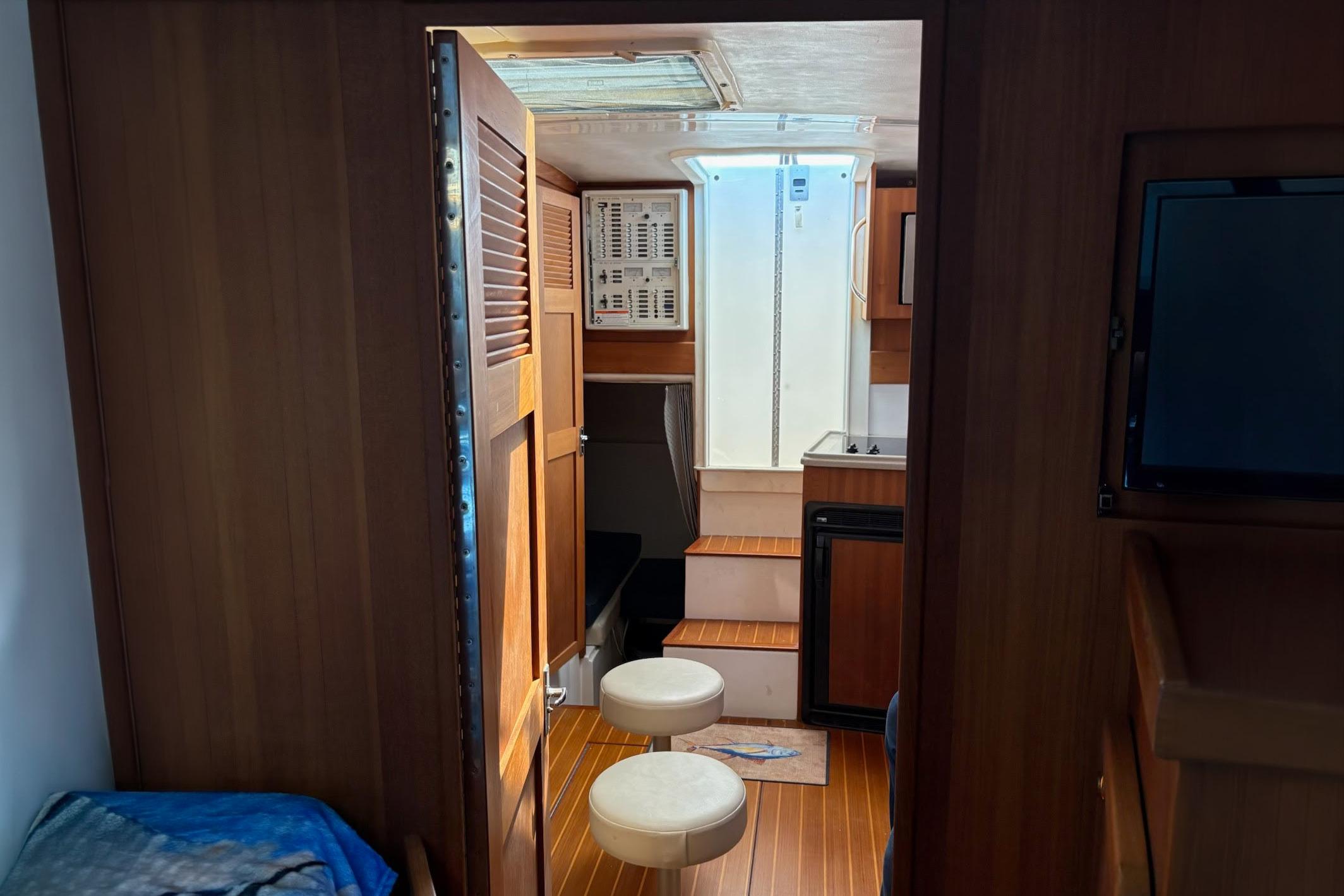 Interior of 2008 Stamas 370 Express boat with wooden cabinetry and seating.