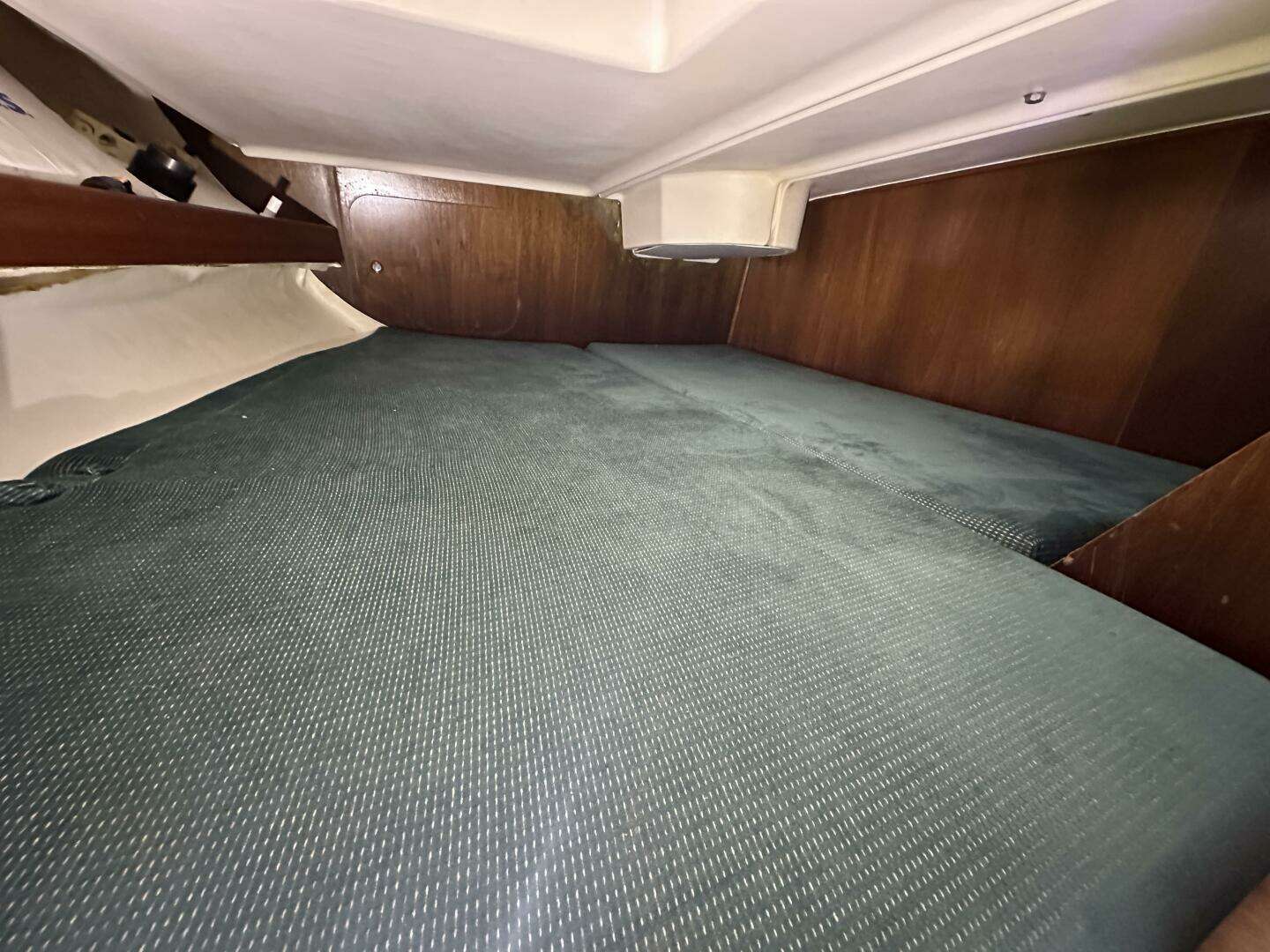 1999 Beneteau — - Image 36