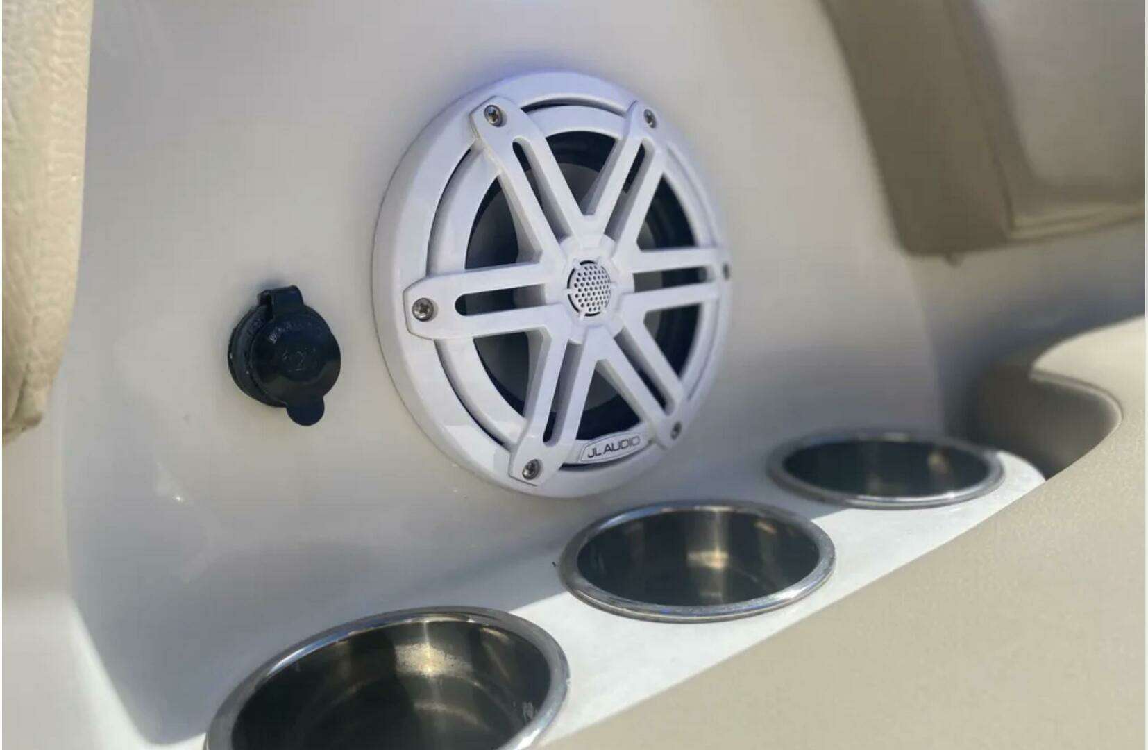 2018 Sailfish 325 DC - Image 18