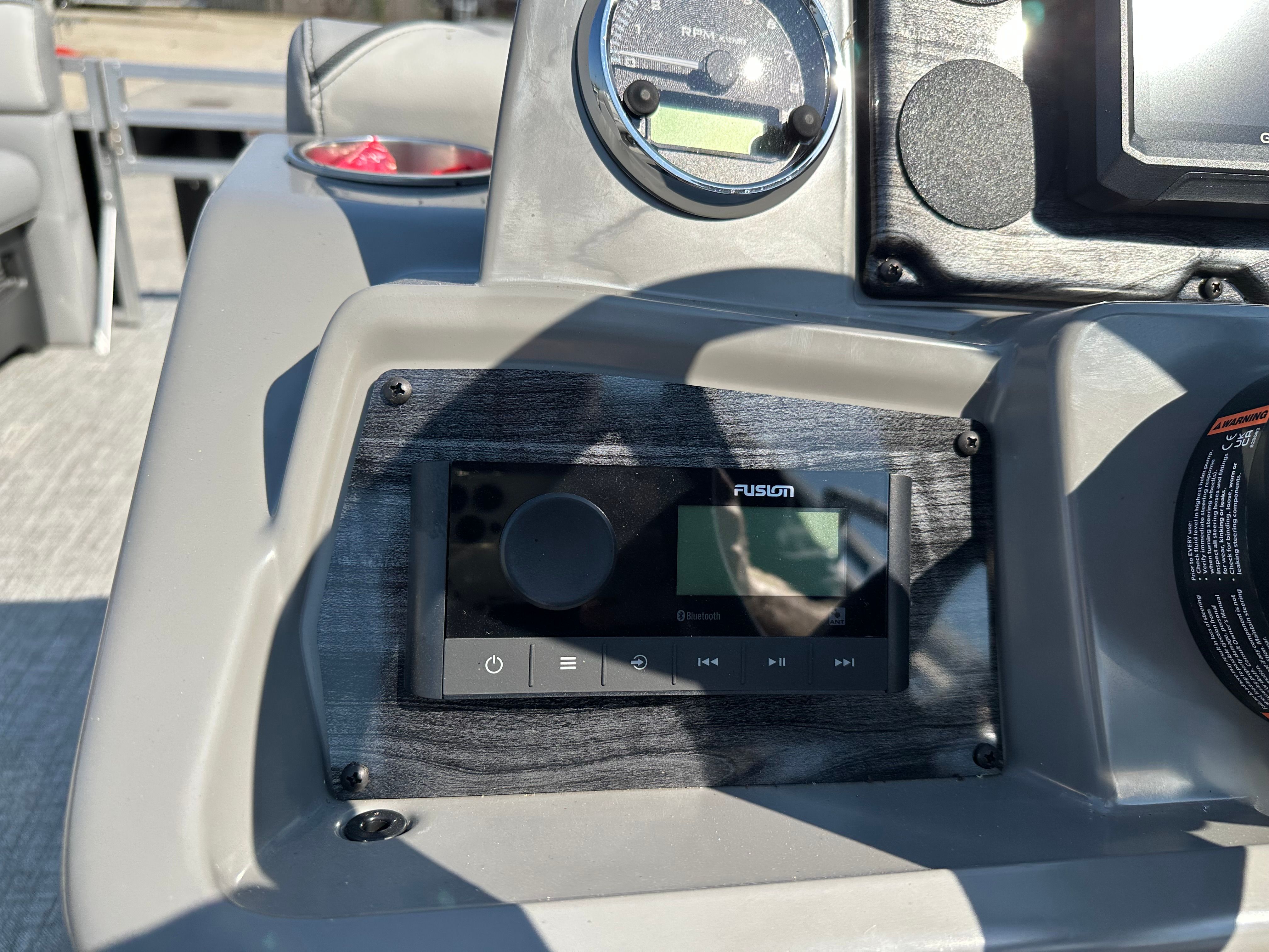2025 Avalon Venture Rear Fish - 21' - 24