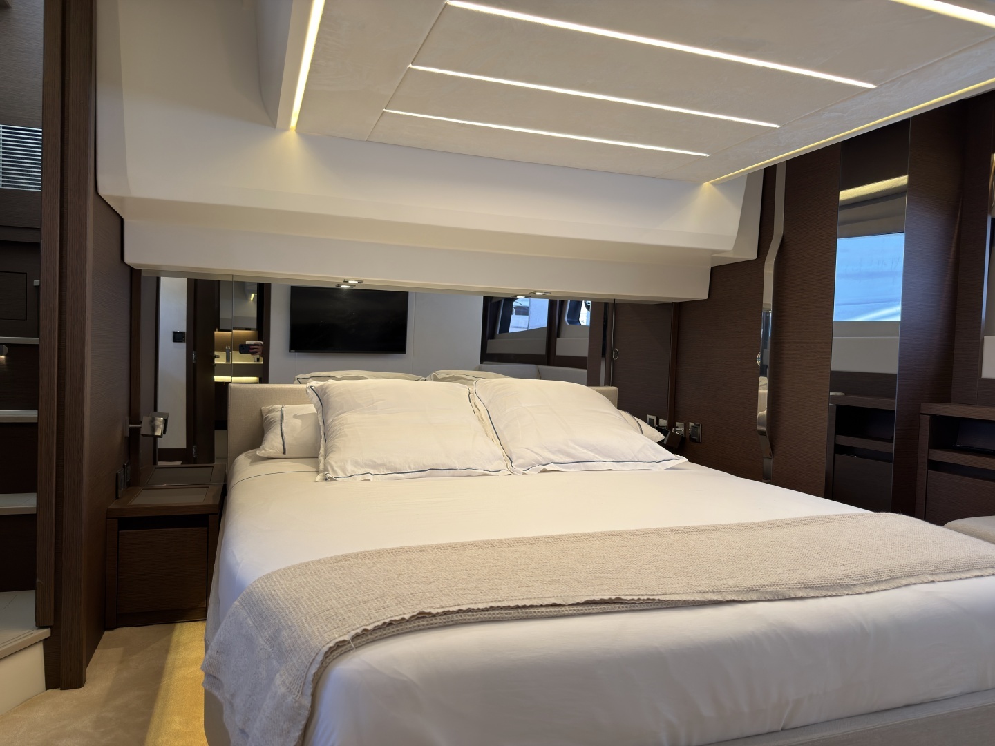 2023 Prestige 520 - Image 7