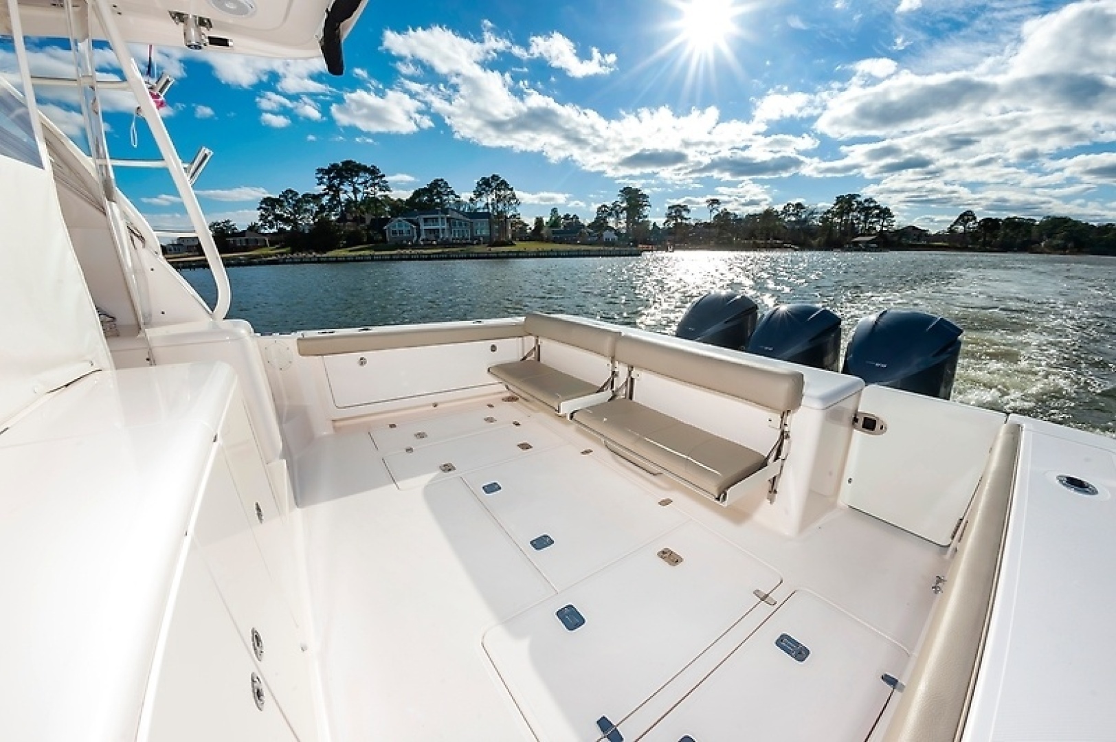 2015 Pursuit 385 OS - Image 5