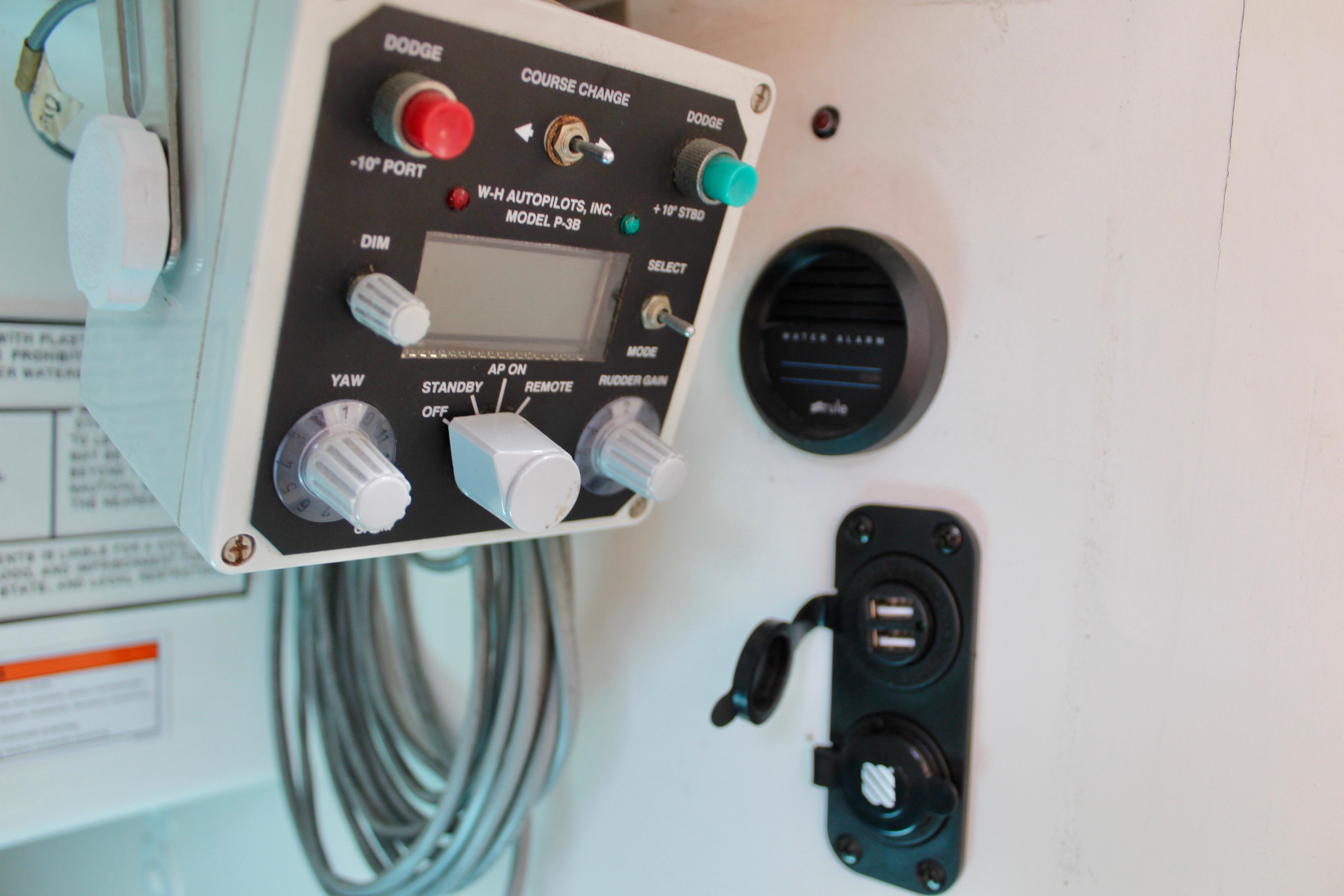 Autopilot control panel on a 1993 Freya 39 boat with USB ports and alarm.