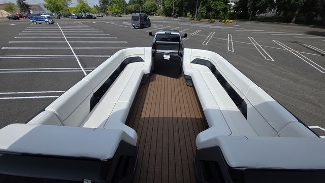 2025 Manitou 26' Explore 6' Max Deck With Dual 150hp Motors - 25