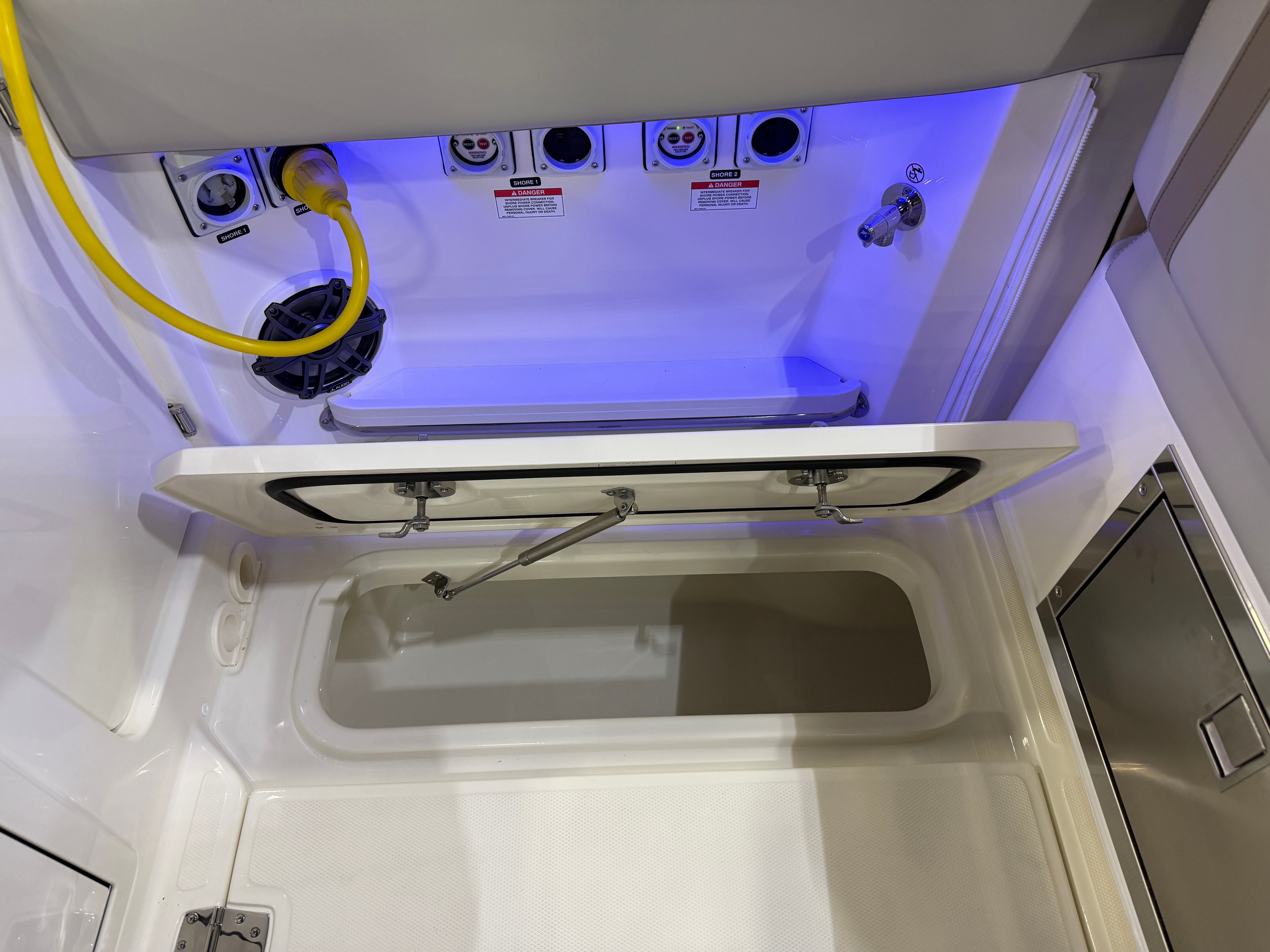 2026 Boston Whaler 330 Vantage - 59