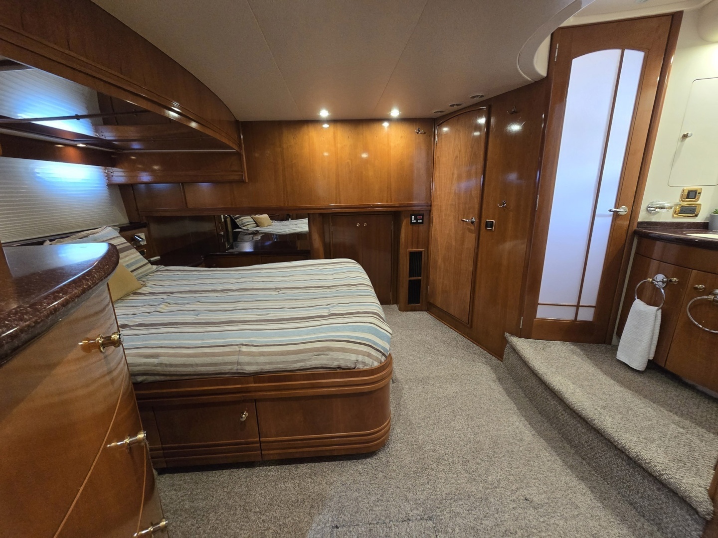2001 Carver 570 Voyager Pilothouse - Image 33